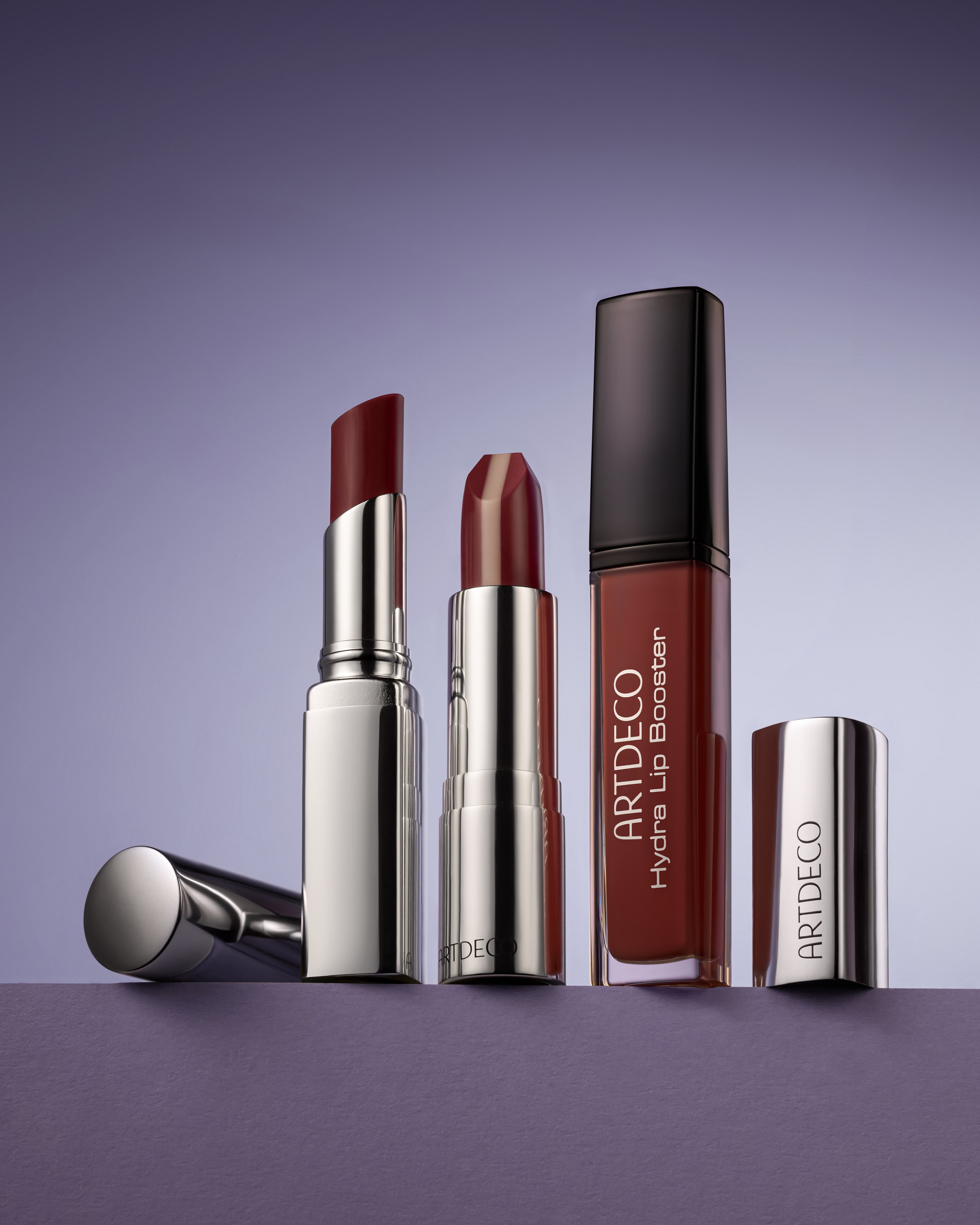 Cosmetics retouching - smooth background, accurate colors, dust and blemish removal