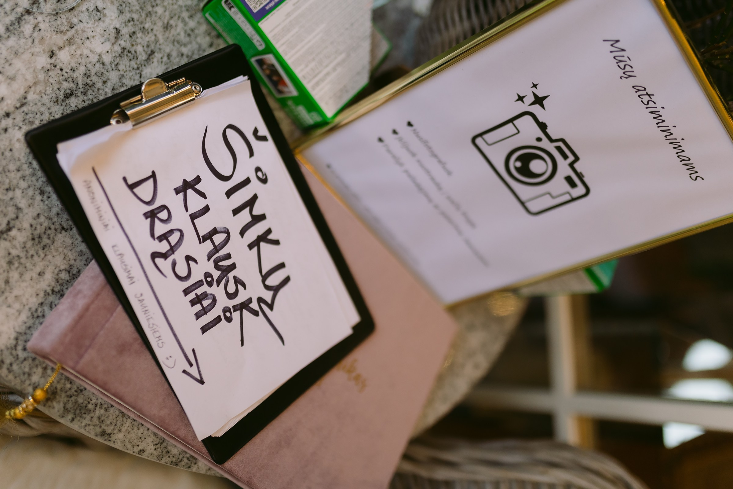 Justė ir Henrikas | Lietingos jaukios vestuvės Palangoje. Vestuvių ir šeimų fotografė Lena Bondarenko / belove photo