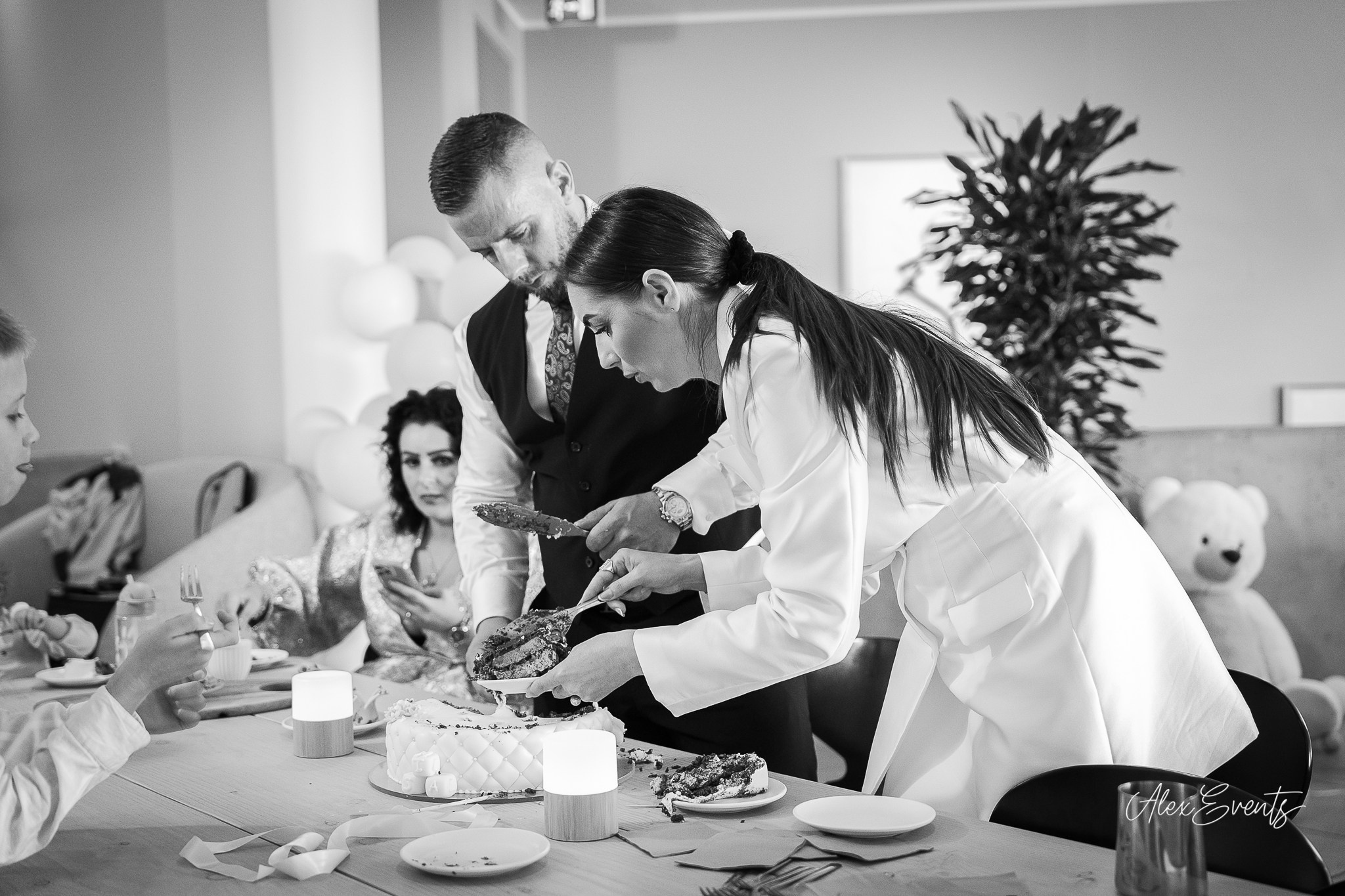 Botez fotografiat in Danemarca la biserica si petrecere | Alex Events. AlexEvents Fotograf / Videograf de evenimente Danemarca DK Horsens, Arhus, Odense, Vejle.Nunta, botez, foto-studio