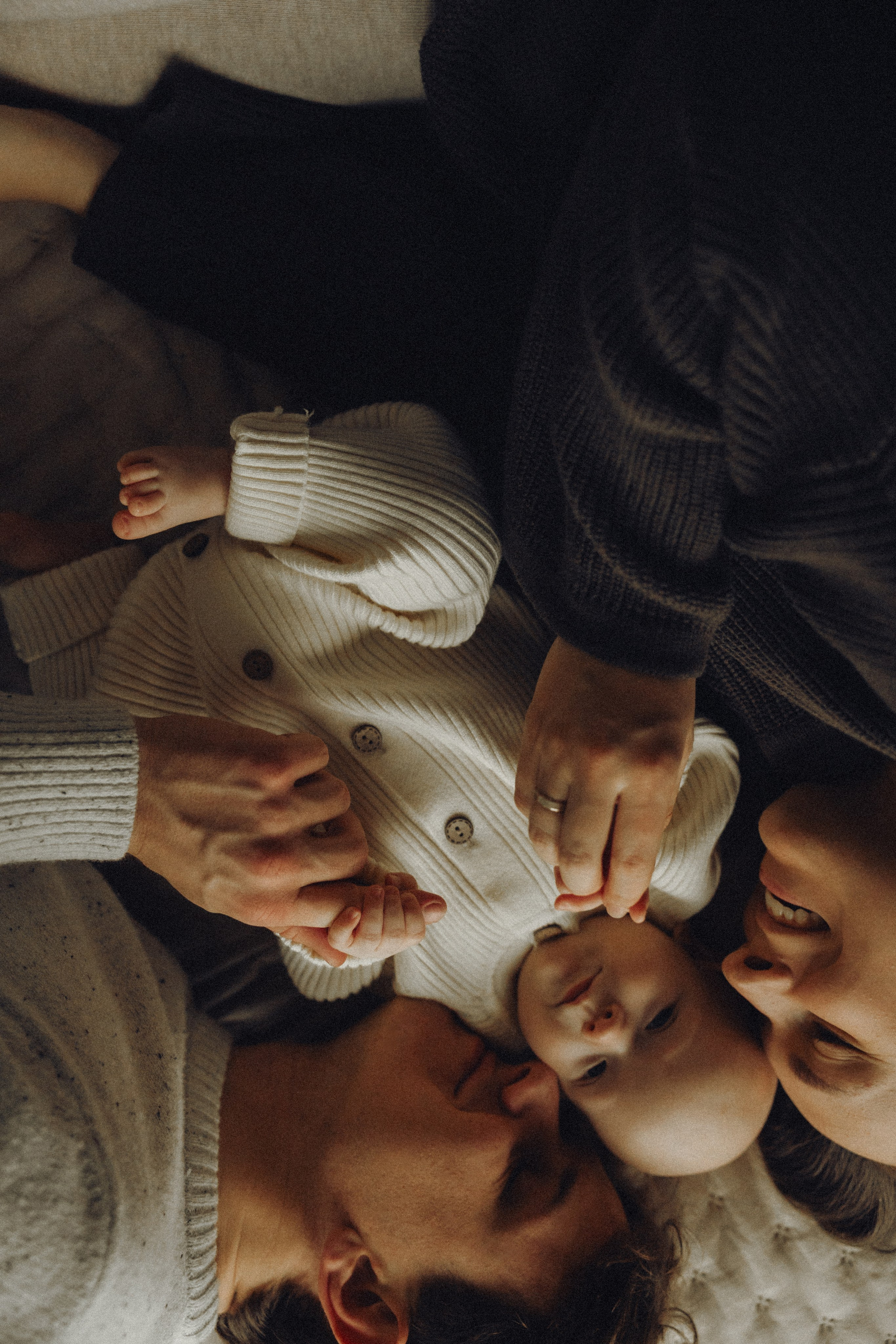 Naujagimio fotosesija namuose | 2025. Vestuvių ir šeimų fotografė Lena Bondarenko / belove photo