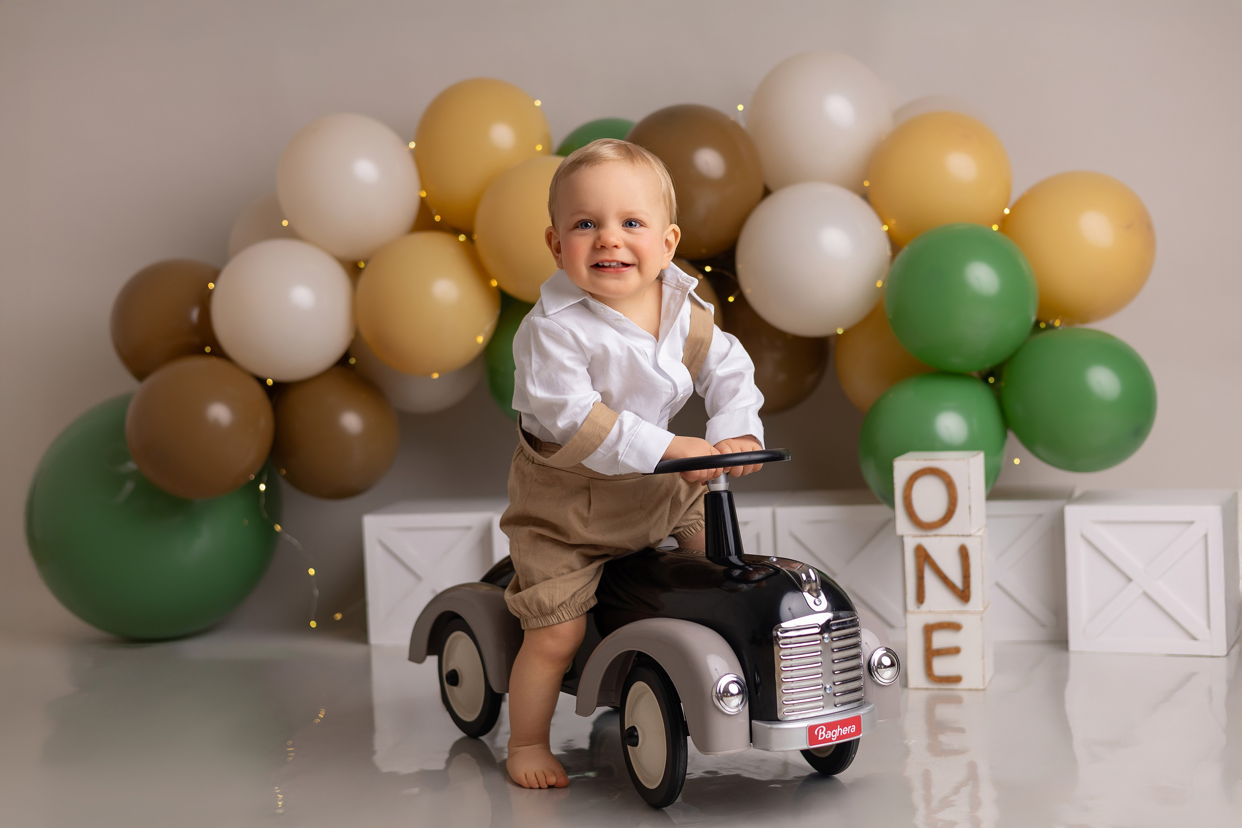 Erste Geburtstag „Cake Smash“. Neugeborene- Schwangerschaft- und Kinder Fotografin in Lehre