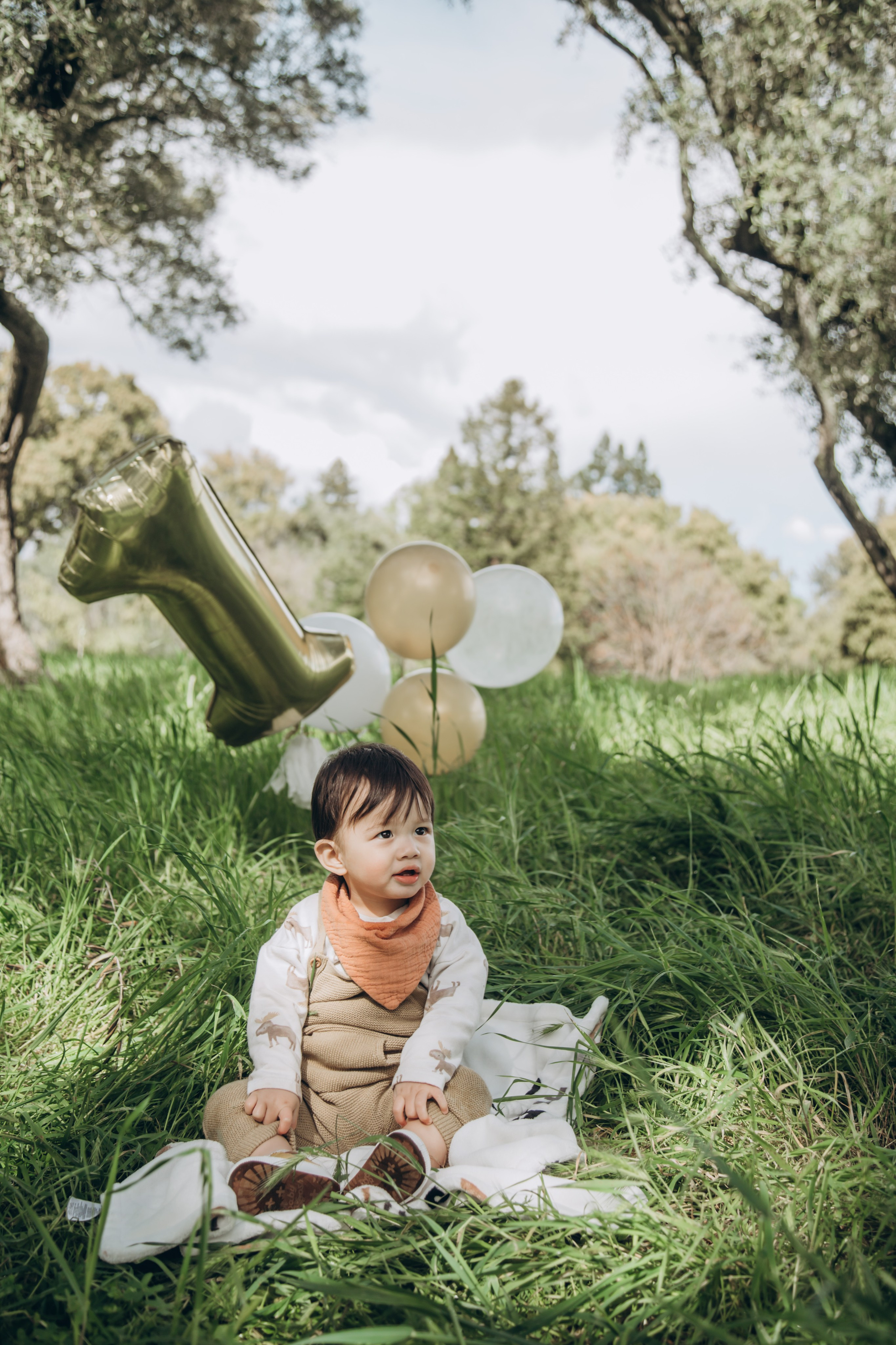 Family in nature. Family and children’s lifestyle photographer Elena Tumanova