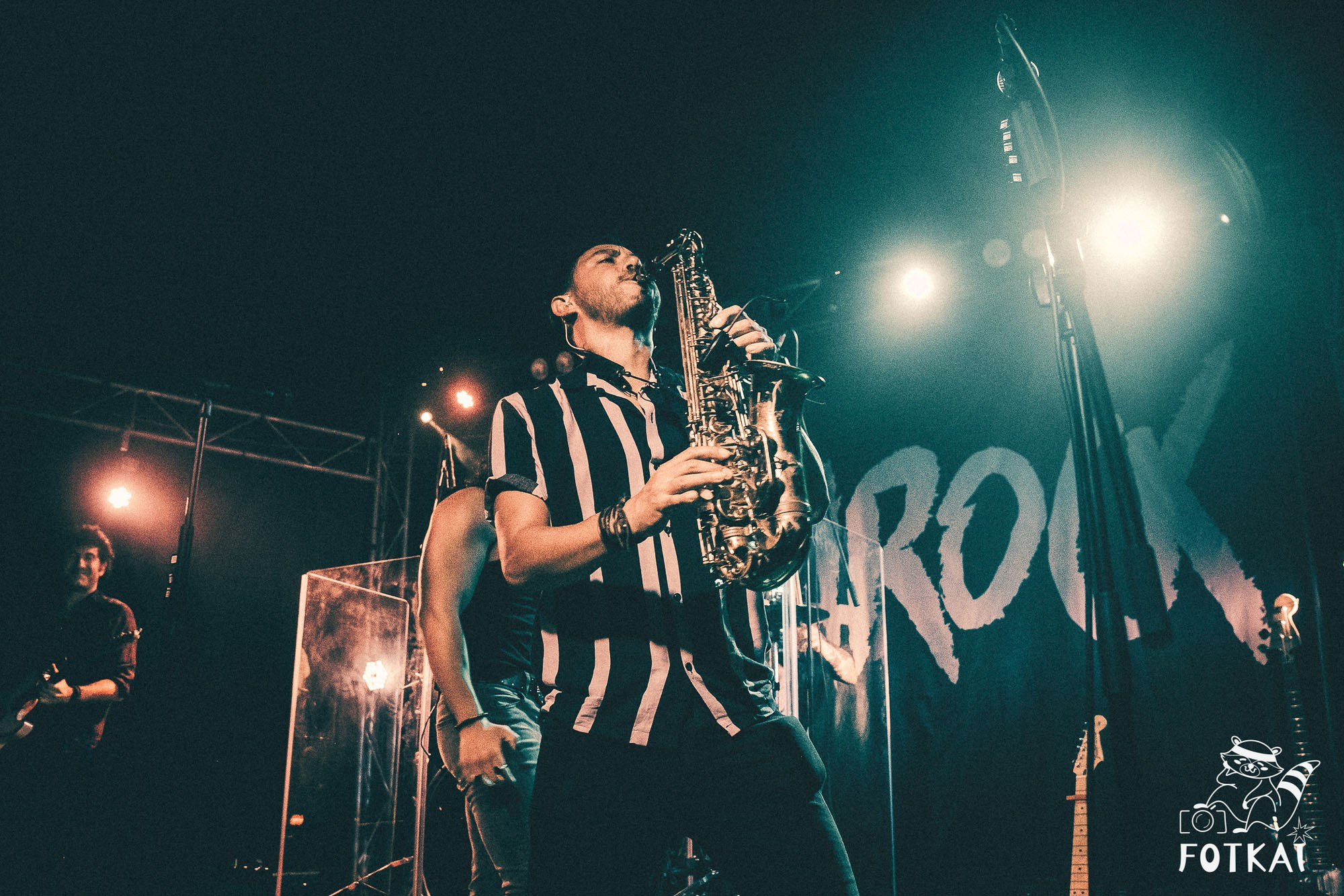 DENISDENIS — reportaje fotográfico del concierto en la Sala Marearock (Alicante) | FOTKAI