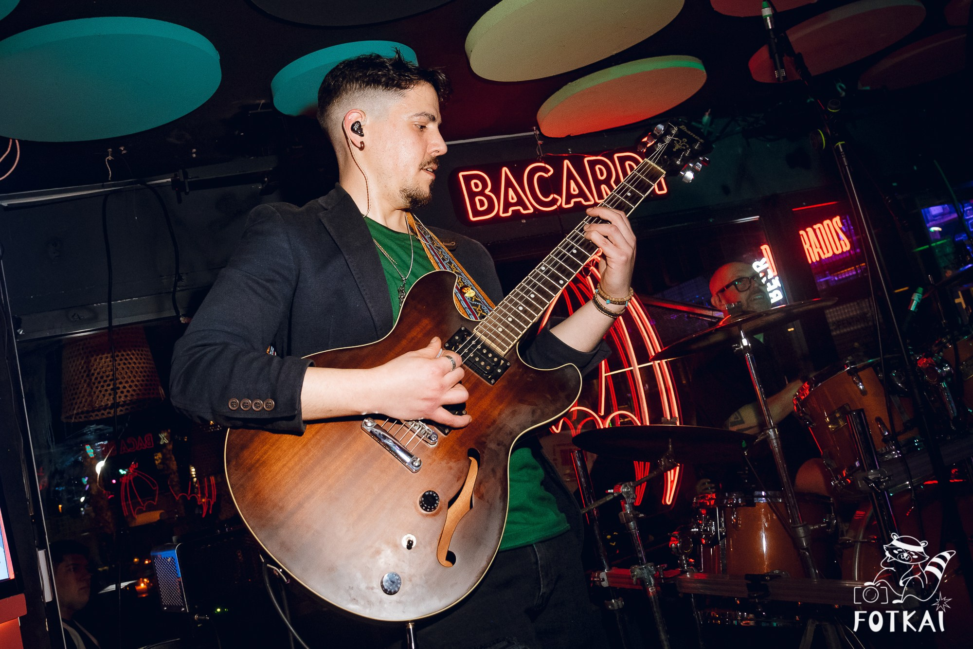 Концерт Delyrio в Confetti Playa Alicante — живое выступление группы, февраль 2026 | FOTKAI