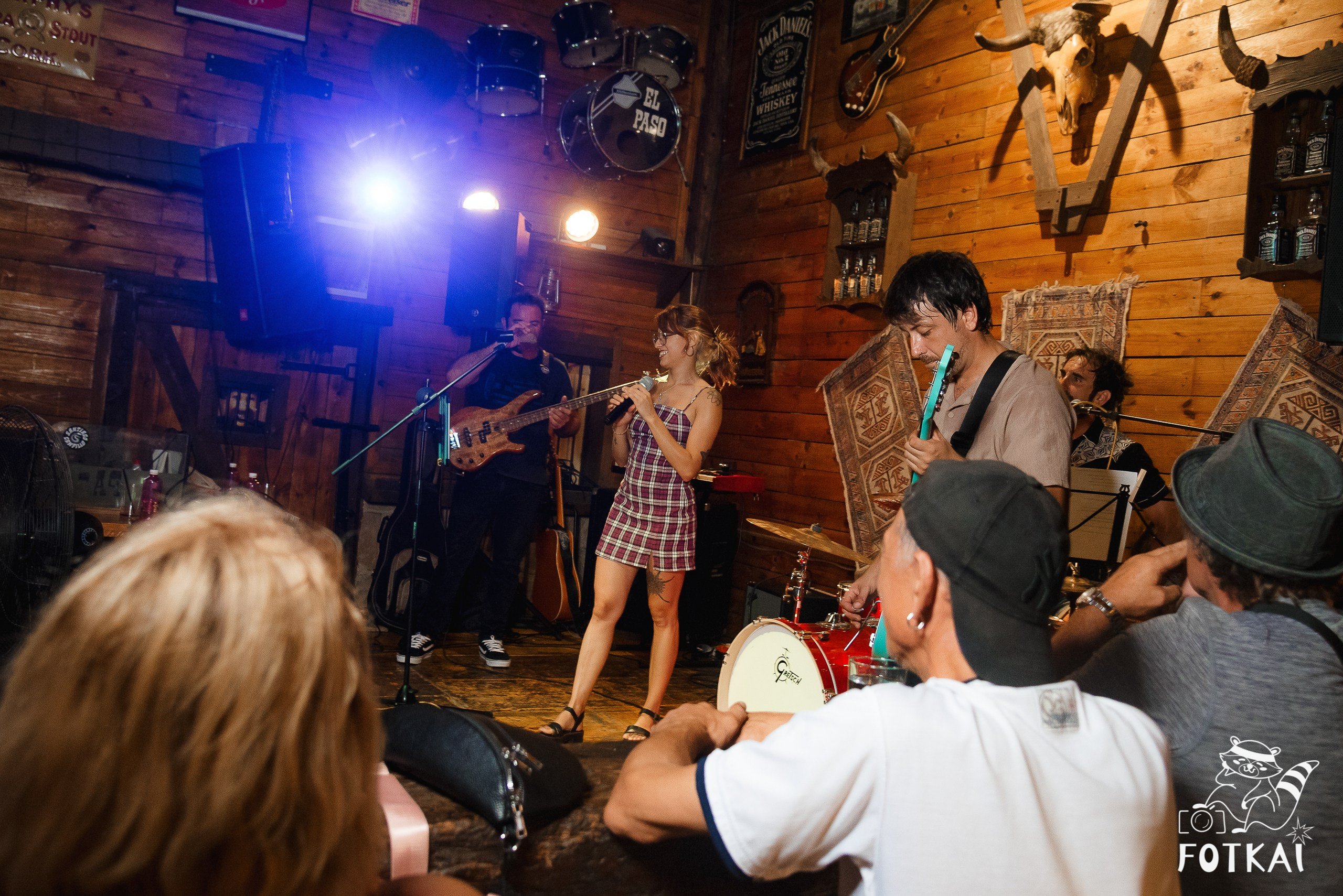 Reportaje fotográfico de FOTKAI | Get Back en El Paso Bar | Torrevieja, España, 12 de julio de 2025