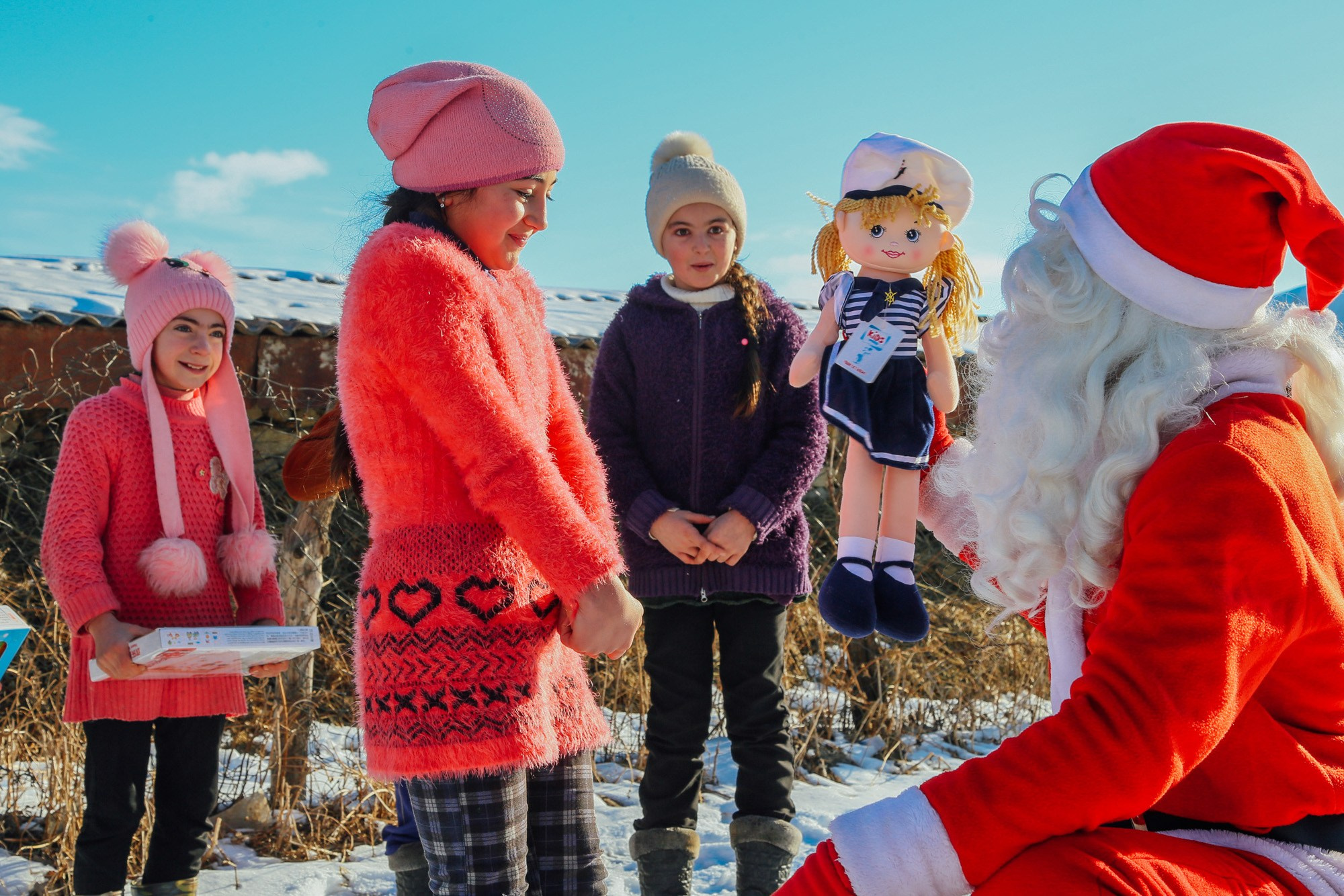 Şaxta Baba Ucqar Dağ Kəndlərində - Sosial Layihə. Bakıda Peşəkar Tədbir, Love Story və Təbiət Fotoqrafı — Elşən Baba