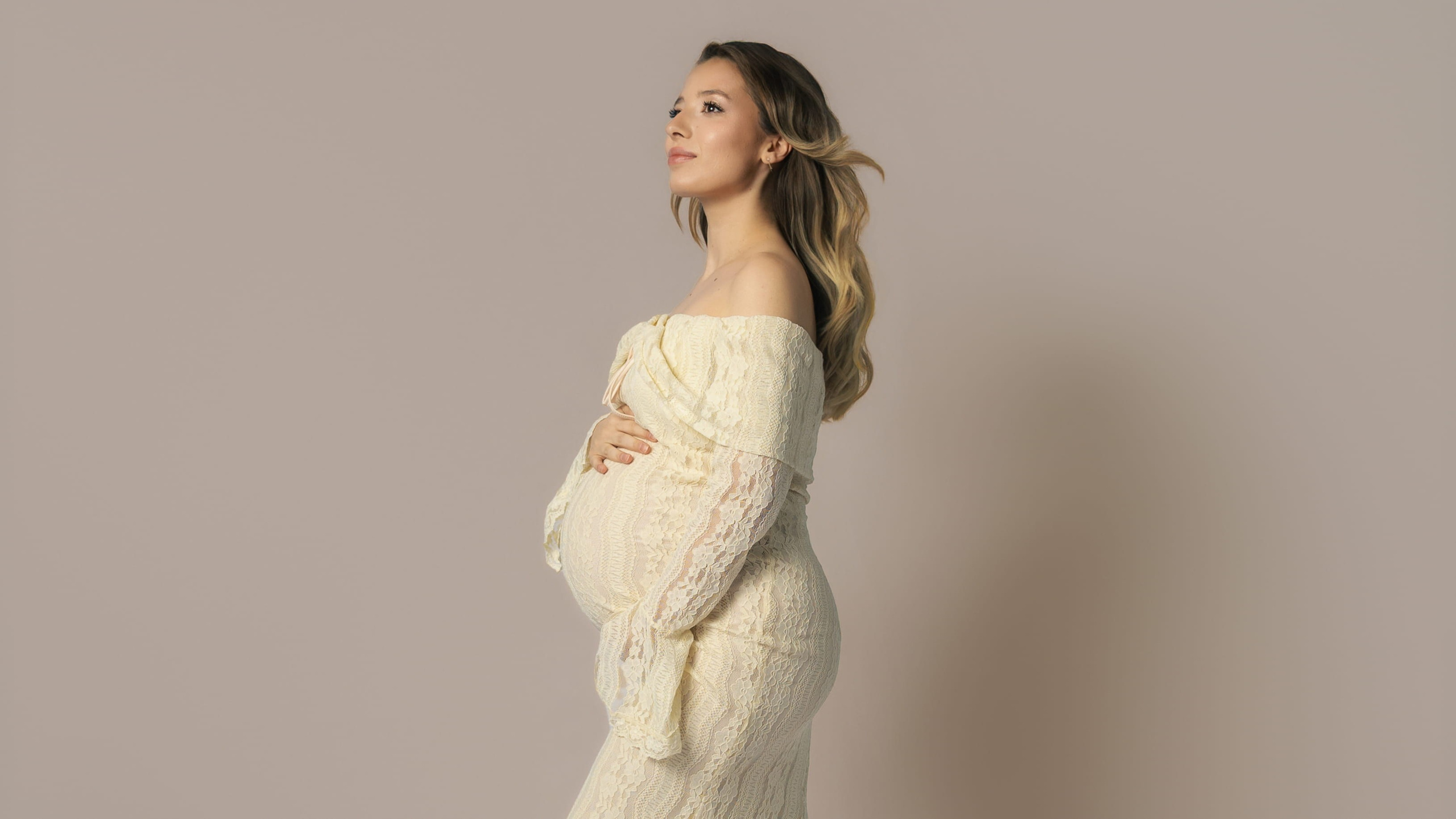 Elegant Studio Maternity Photography in Rotterdam