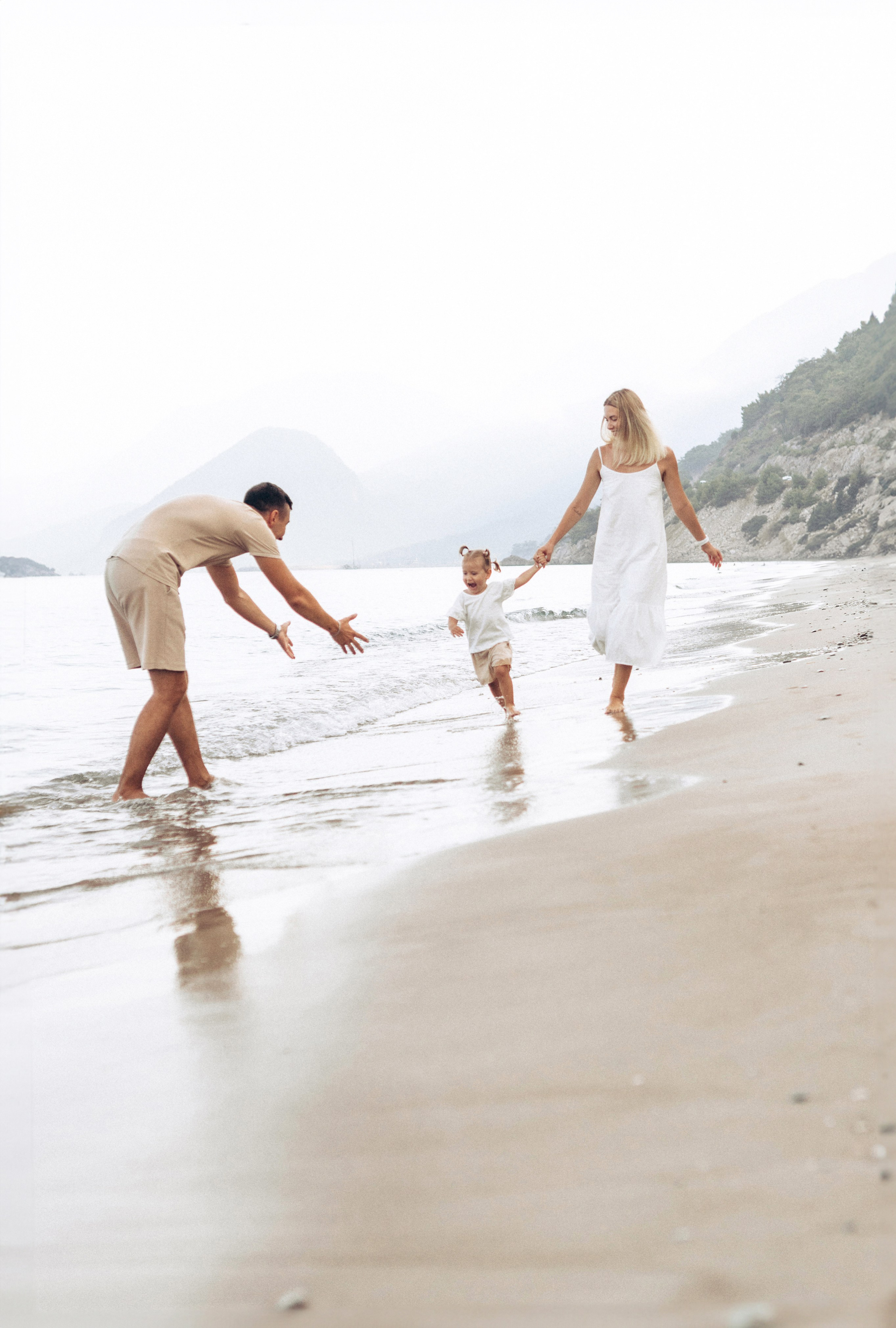 Семейная фотосессия на пляже Анталии. Фотограф в Анталии, Кемере и Белеке