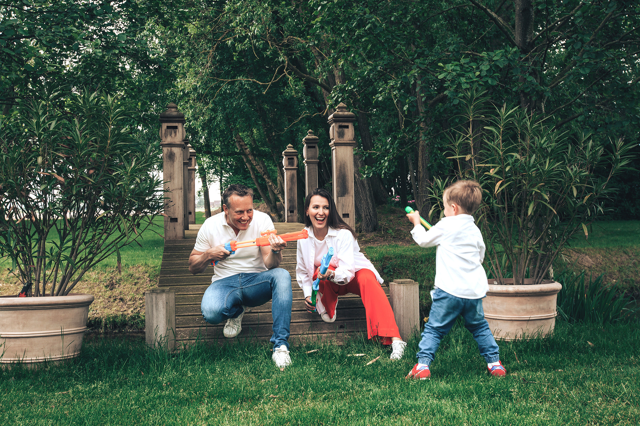 Catch me if you can!. Amina Gunenc - bruiloft- en familie fotograaf in Nederland