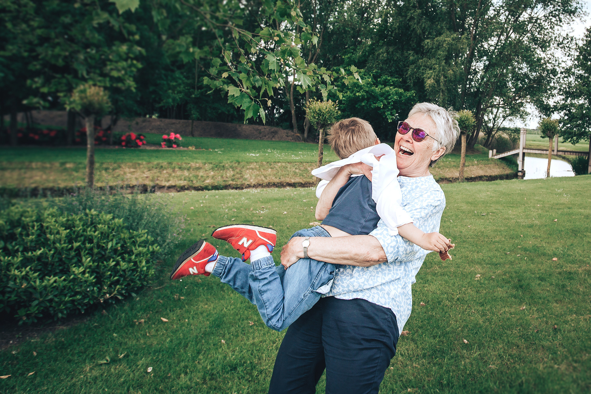 Catch me if you can!. Amina Gunenc - bruiloft- en familie fotograaf in Nederland