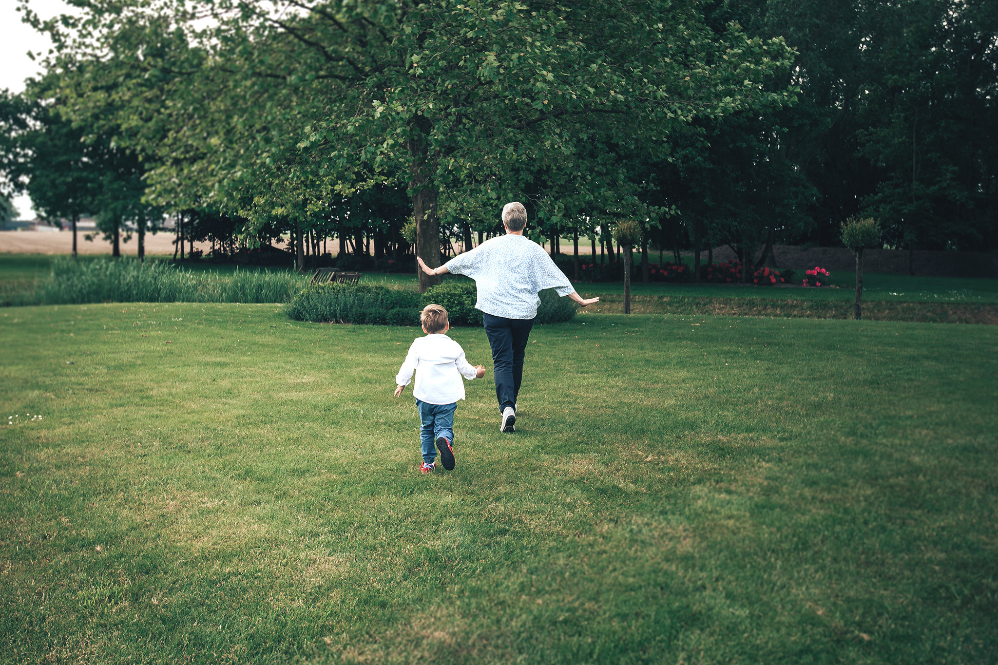 Catch me if you can!. Amina Gunenc - bruiloft- en familie fotograaf in Nederland