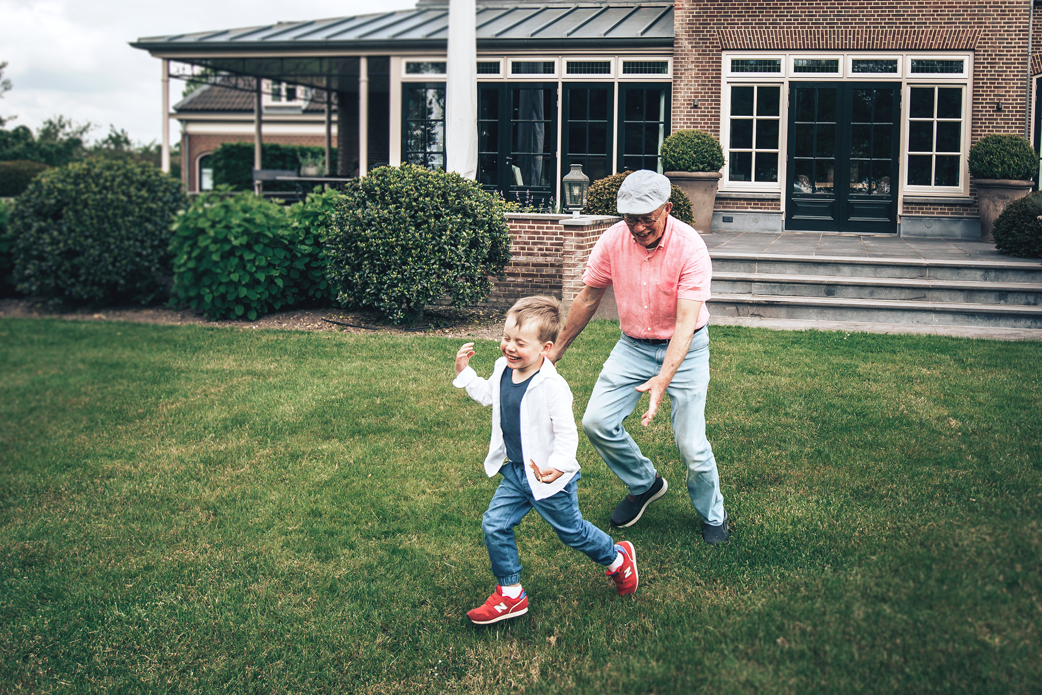 Catch me if you can!. Amina Gunenc - bruiloft- en familie fotograaf in Nederland