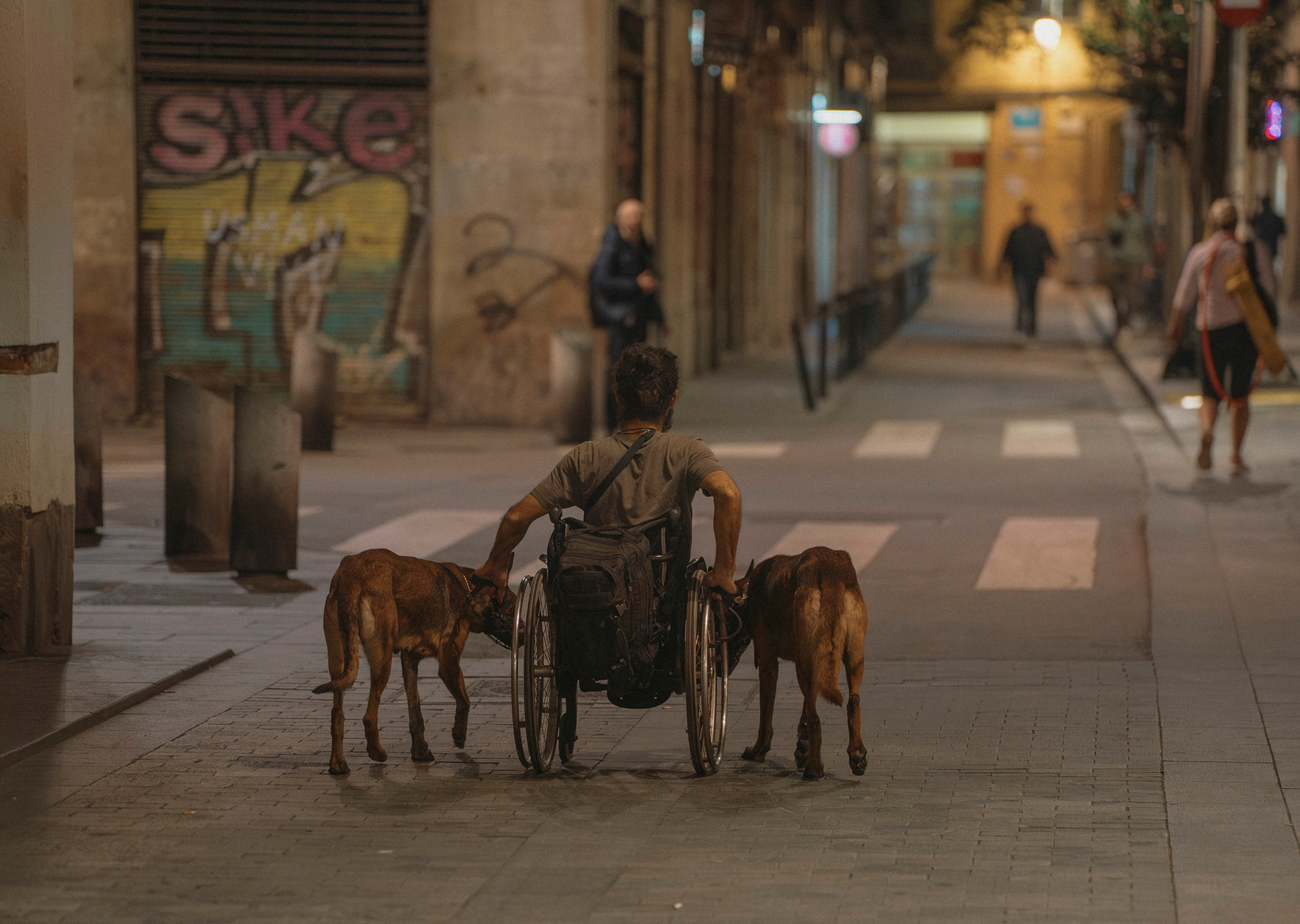 ЕВРОТУР. Стрит-фотография, полная абсурда, идиотизма и красоты