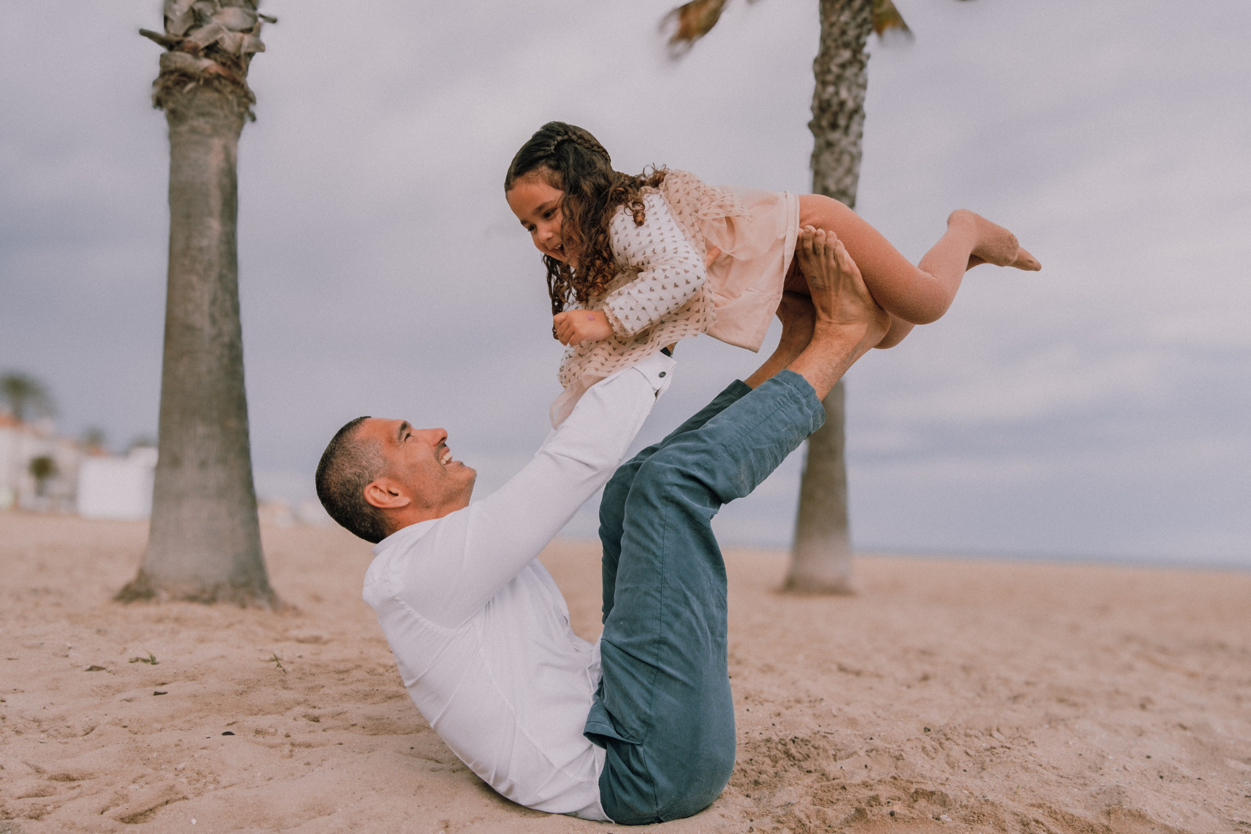 Sesión familiar en la playa. Fotografía profesional en Calafell - Elena Medvedeva