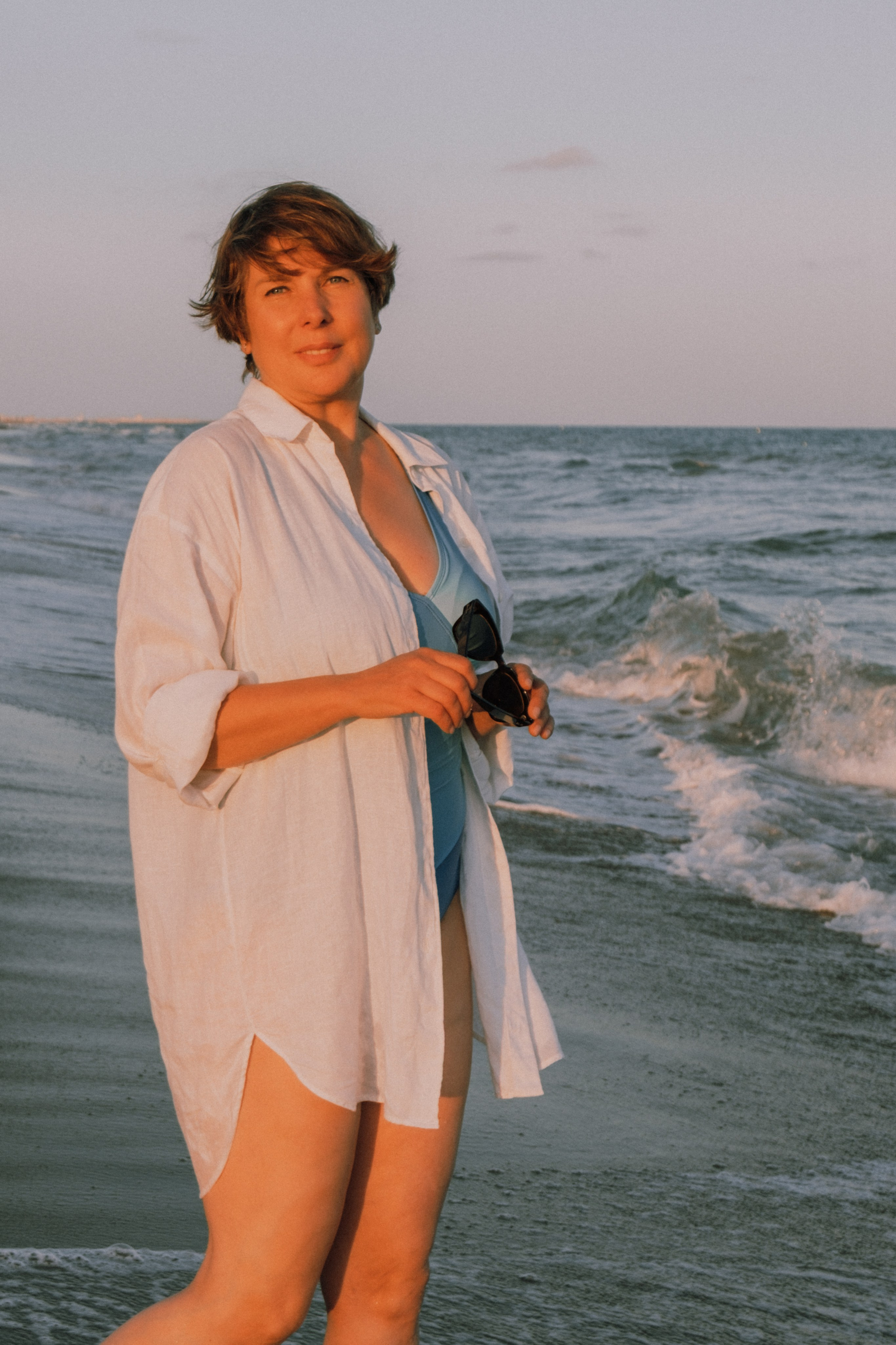 Sesión de amigas en la playa. Fotografía profesional en Calafell - Elena Medvedeva