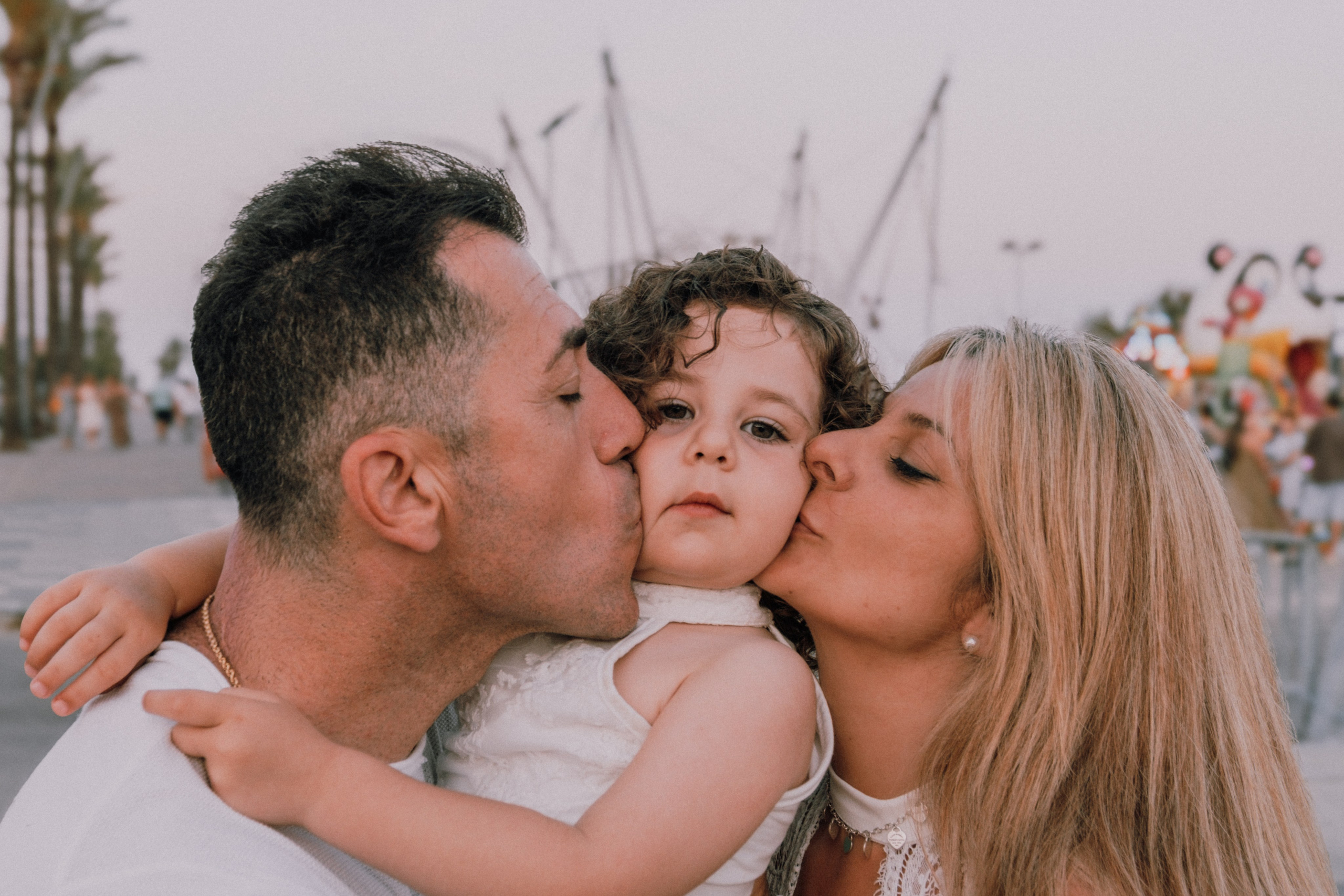 Sesión familiar en la playa. Fotografía profesional en Calafell - Elena Medvedeva