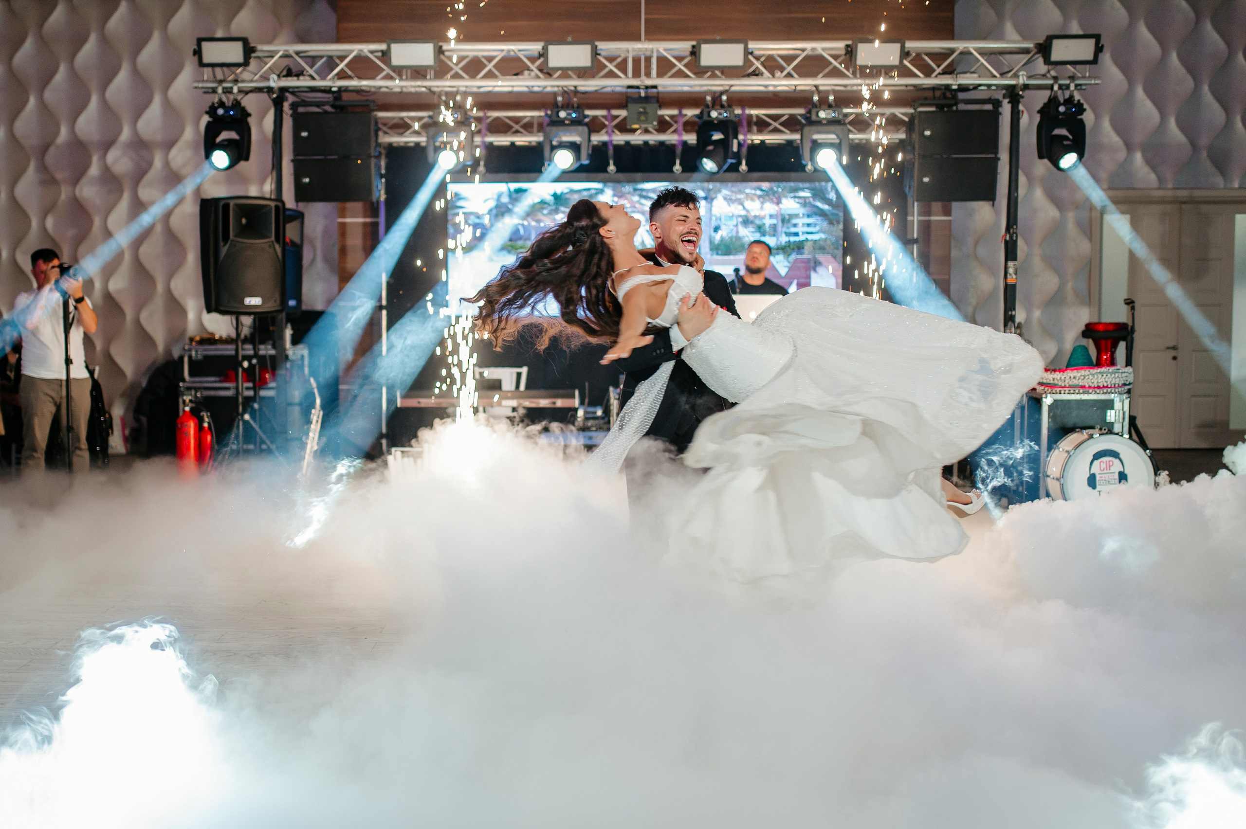 Larisa & Cosmin. Fotograf si Videograf | Nuntă-Botez