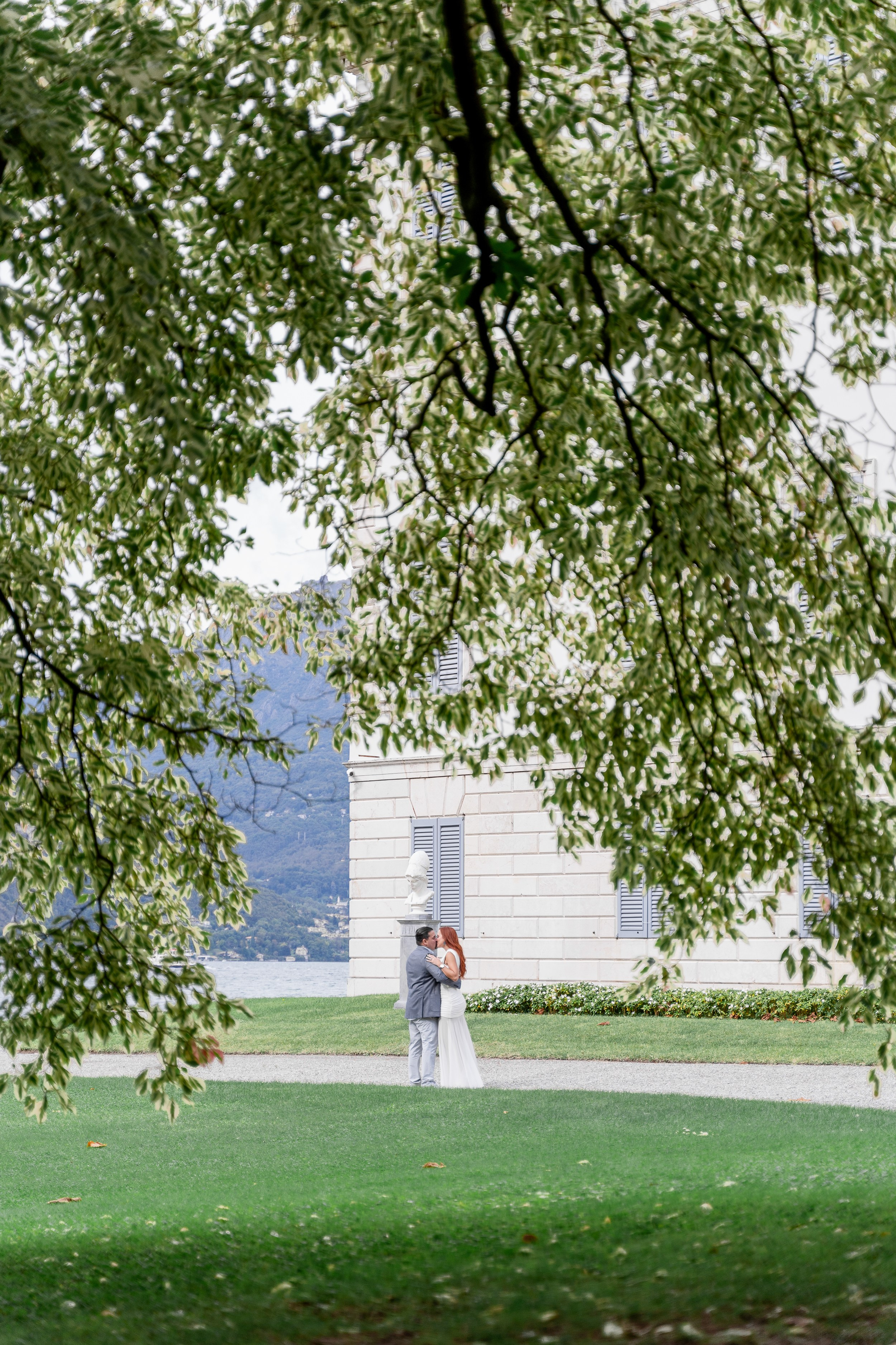 Villa Melzi Secret Proposal in Bellagio. Proposal Photographer in Lake Como