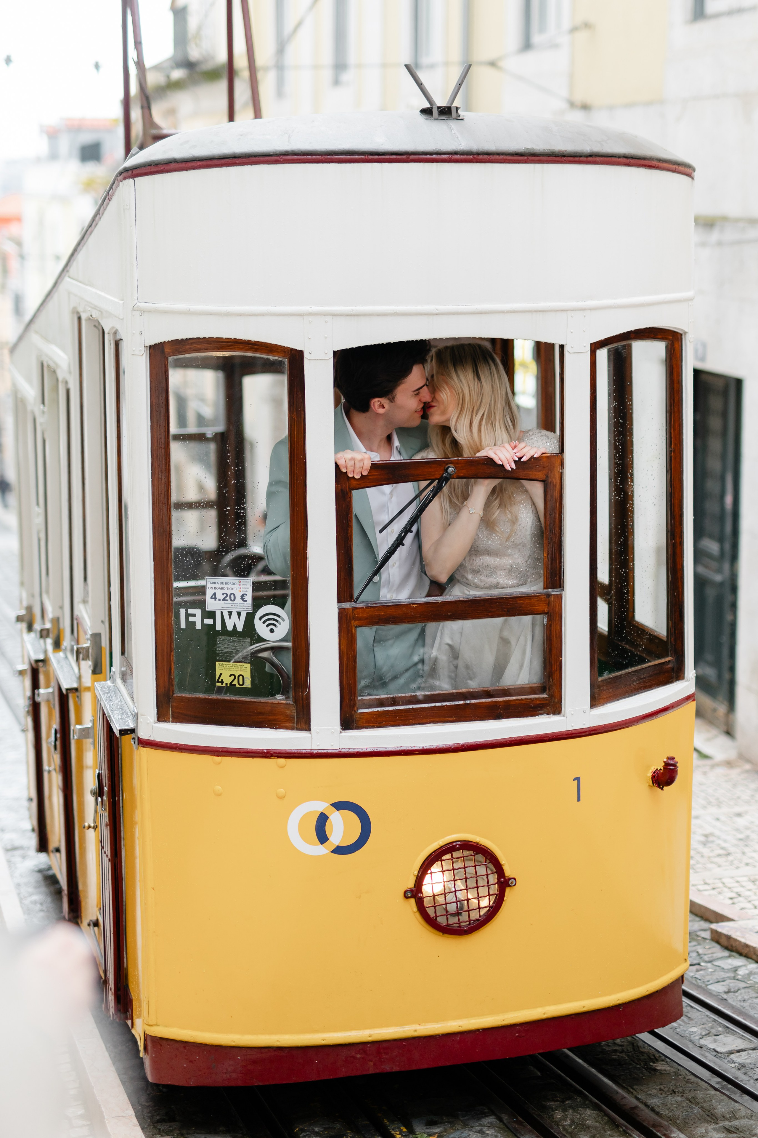 Vivien & Razvan. Main