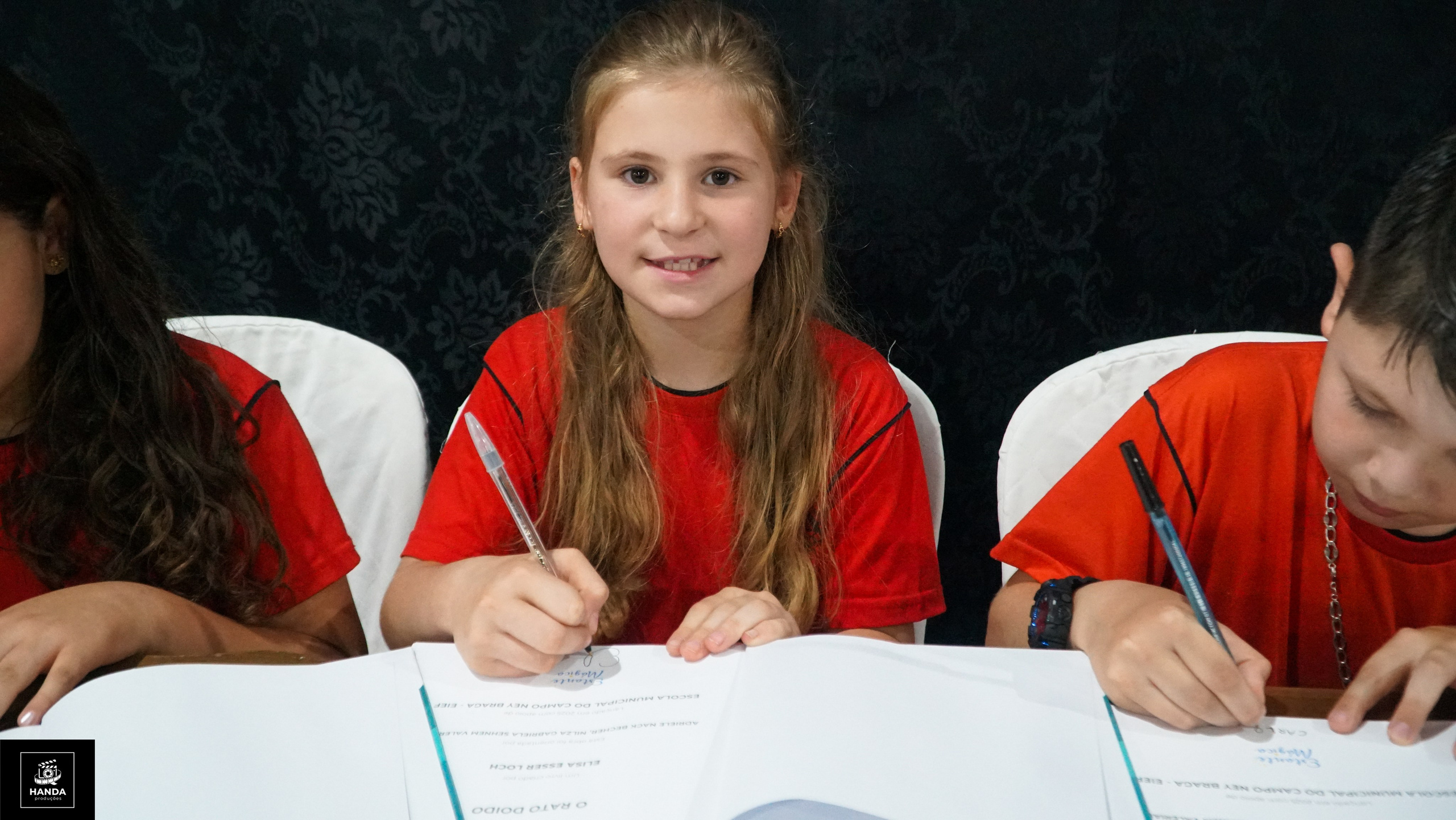 Noite autógrafos colégio Aurélio Buarque de Holanda. Handa Produções