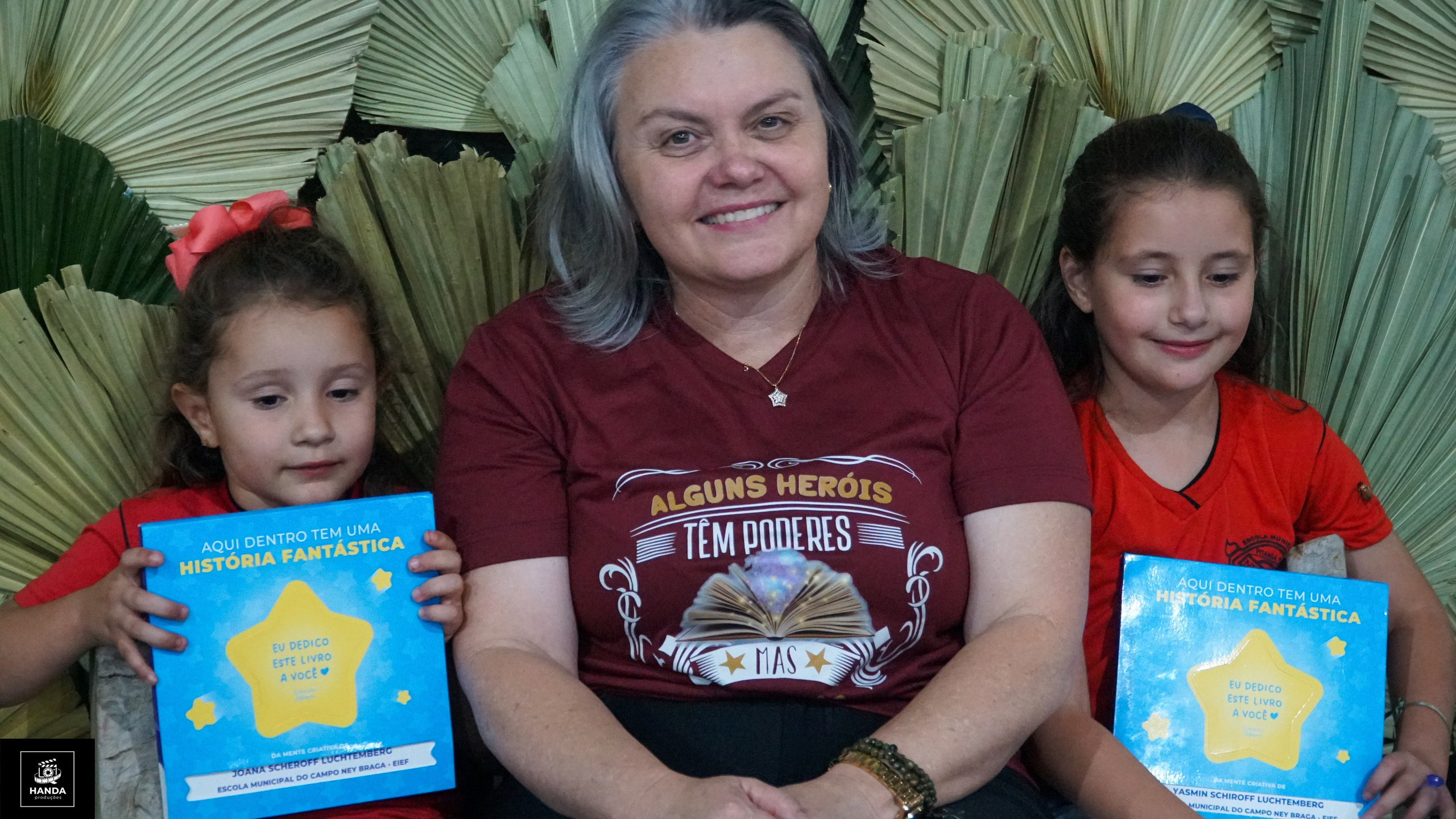 Noite autógrafos colégio Aurélio Buarque de Holanda. Handa Produções