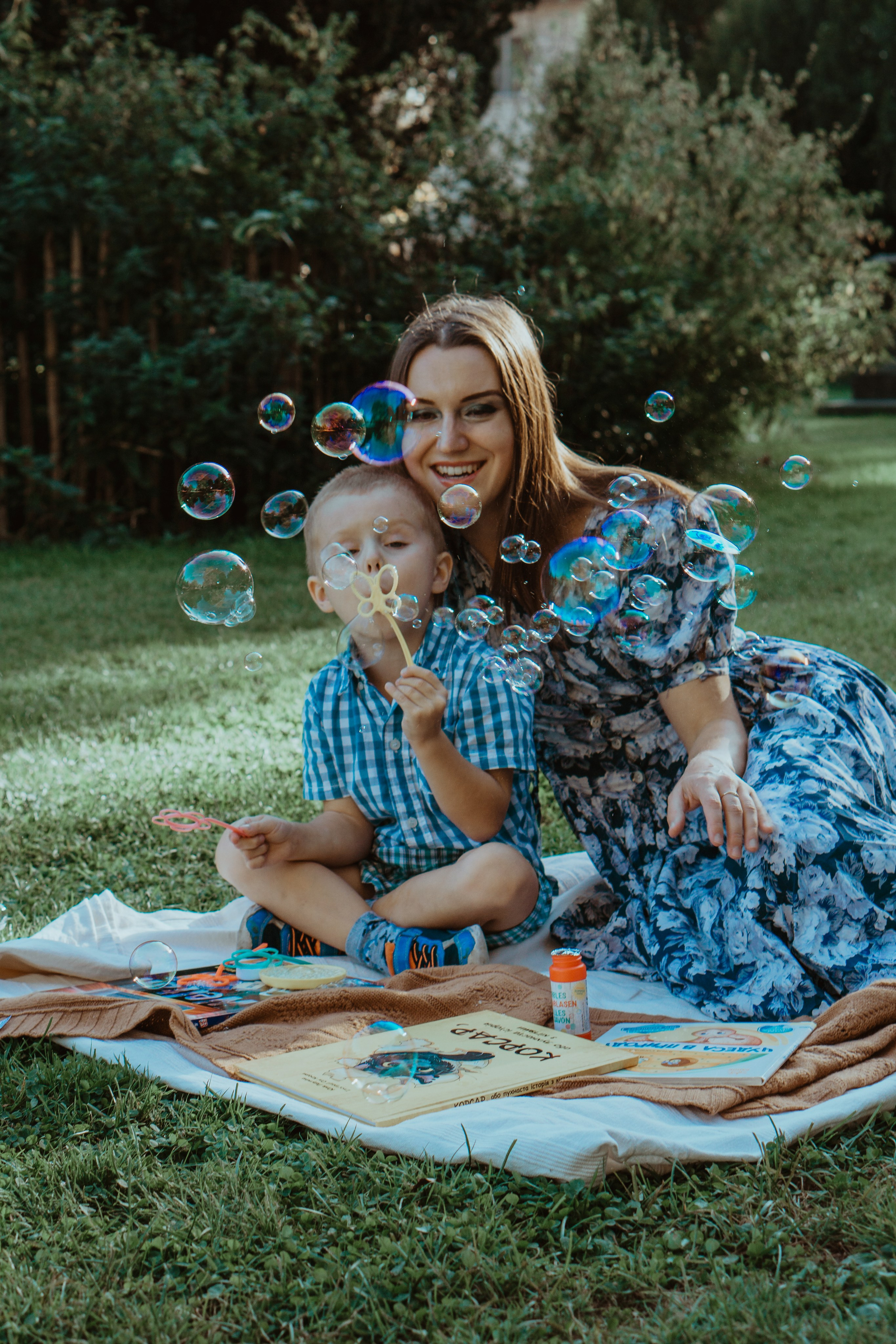 Little Kolya know how to have fun ;). Family photographer Aargau Zurich