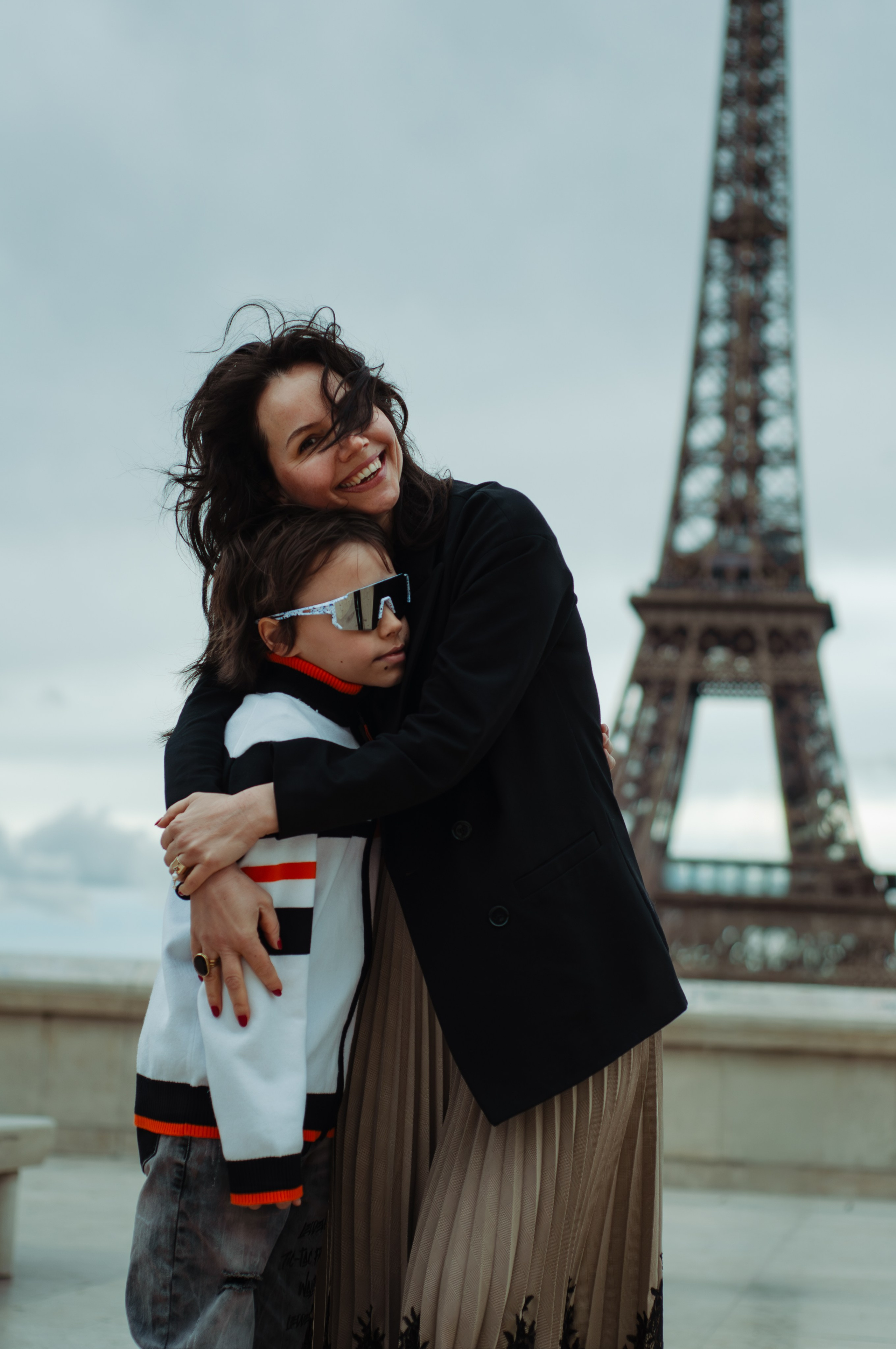 Eiffel Tower Family Photoshoot. Paris photographer — Polina Osipova