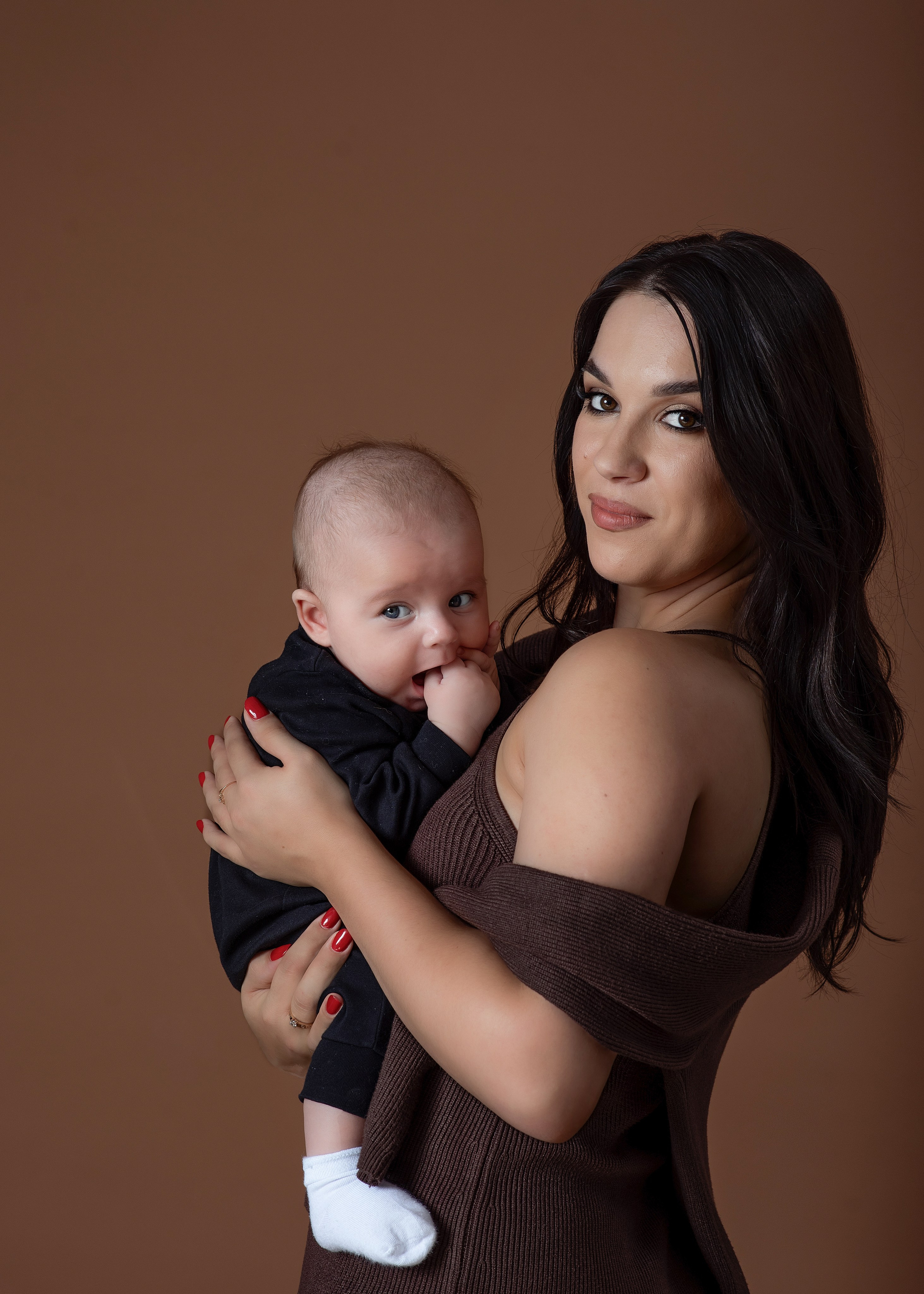 Живые эмоции, объятия, радость и искренние моменты Ваших поколений. Я — семейный фотограф в Анталии, создаю тёплые и естественные фотографии для Вашей семьи