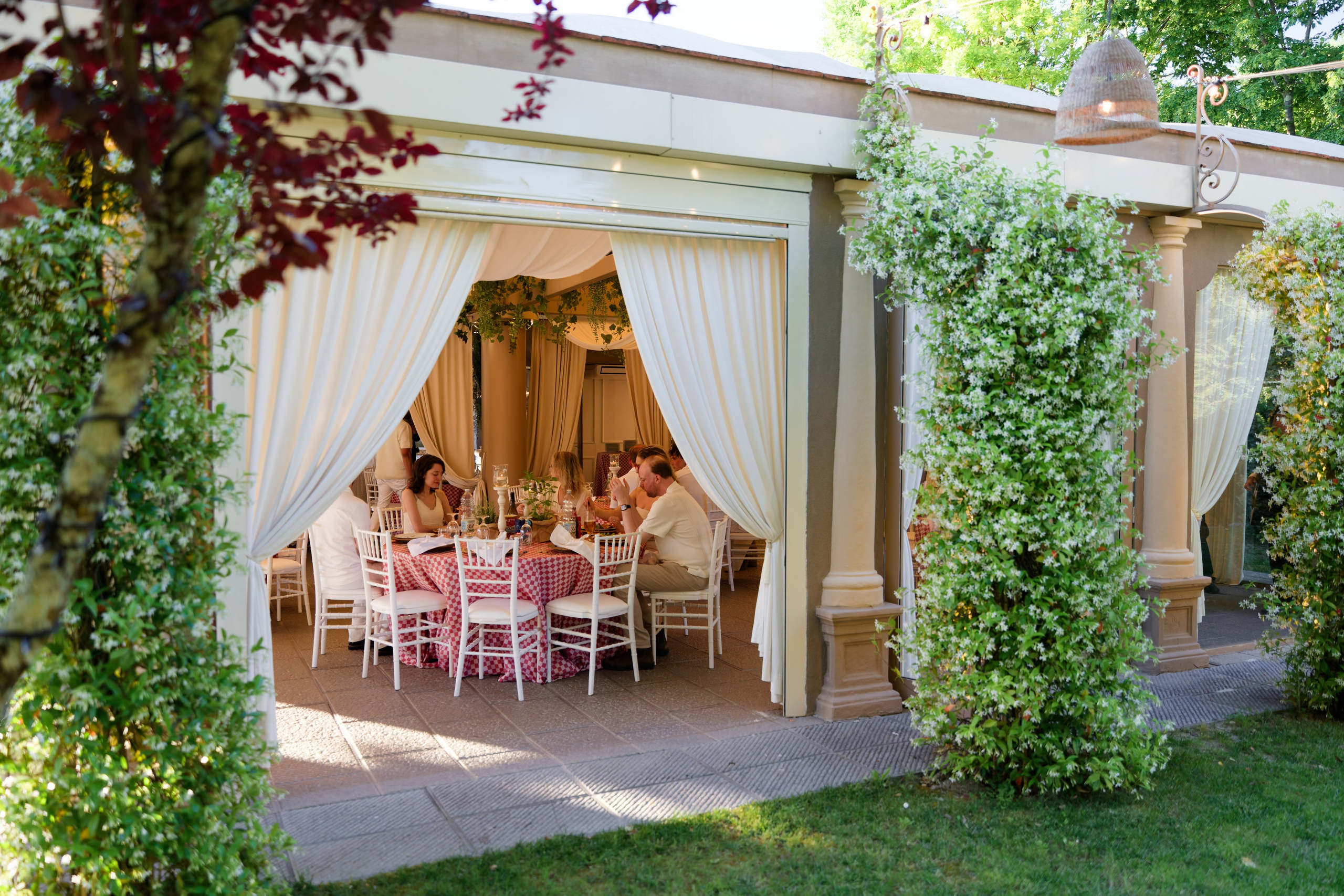 Pizza Party at Tenuta Massini, Florence, Italy. Destination Wedding Photographer — Nikita Burtsev
