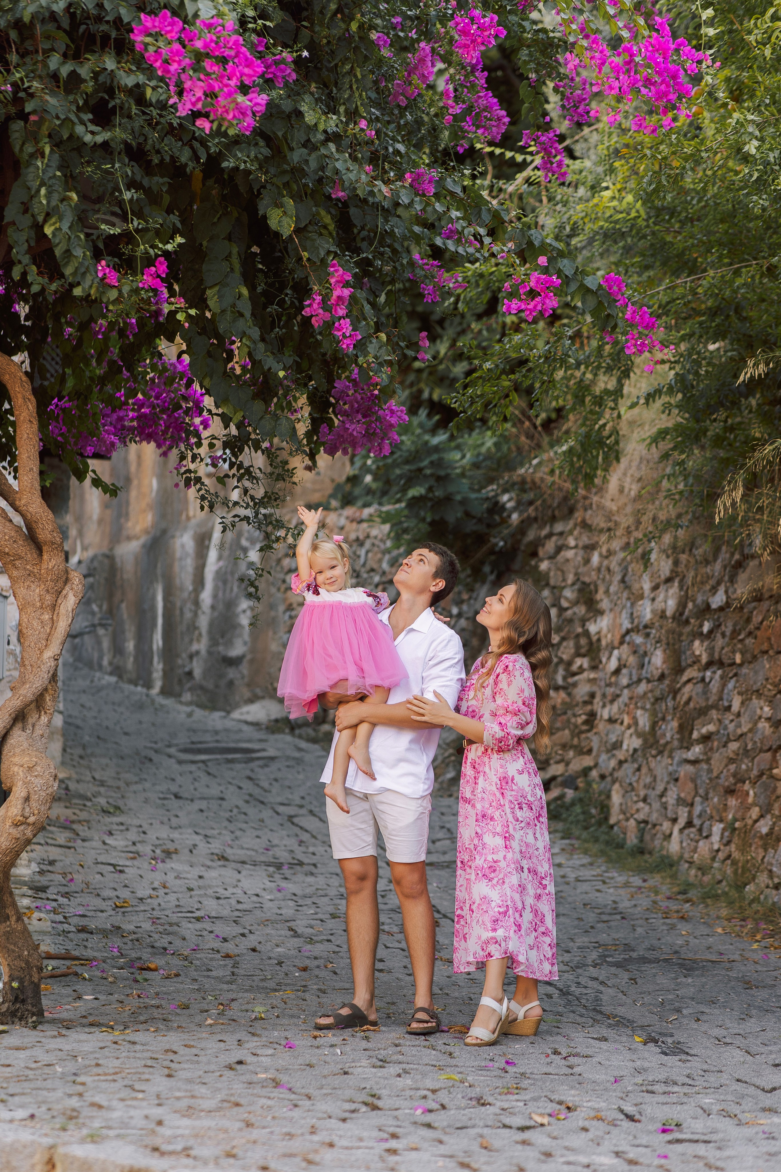Family Walk in Alanya Old City | Colourful Streets Photoshoot. Professional Photographer in Alanya, Side, Belek, Antalya. Turkiye