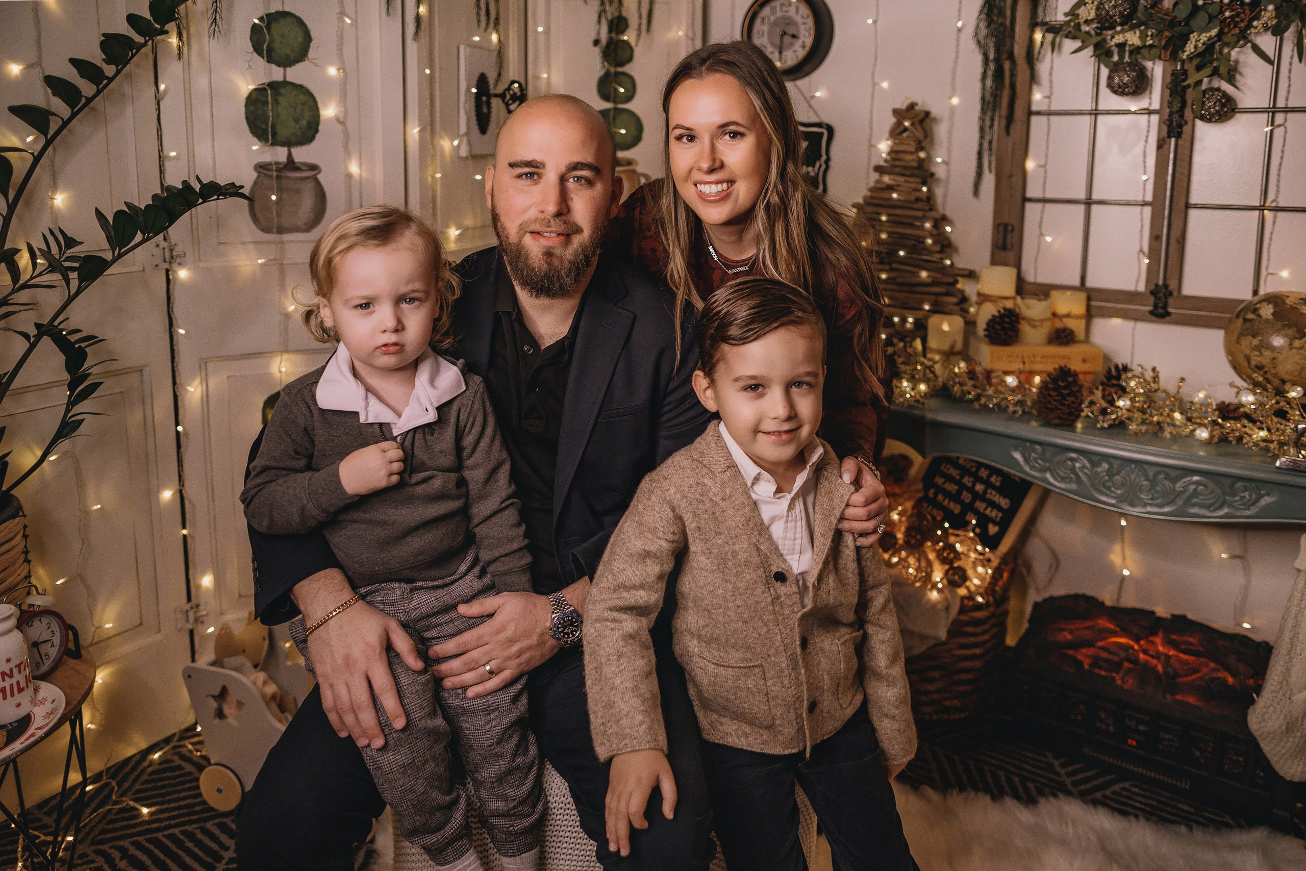 11.16.2025 Christmas Photoshoot. Wedding family event photographer in Chicago Nick Yushevich