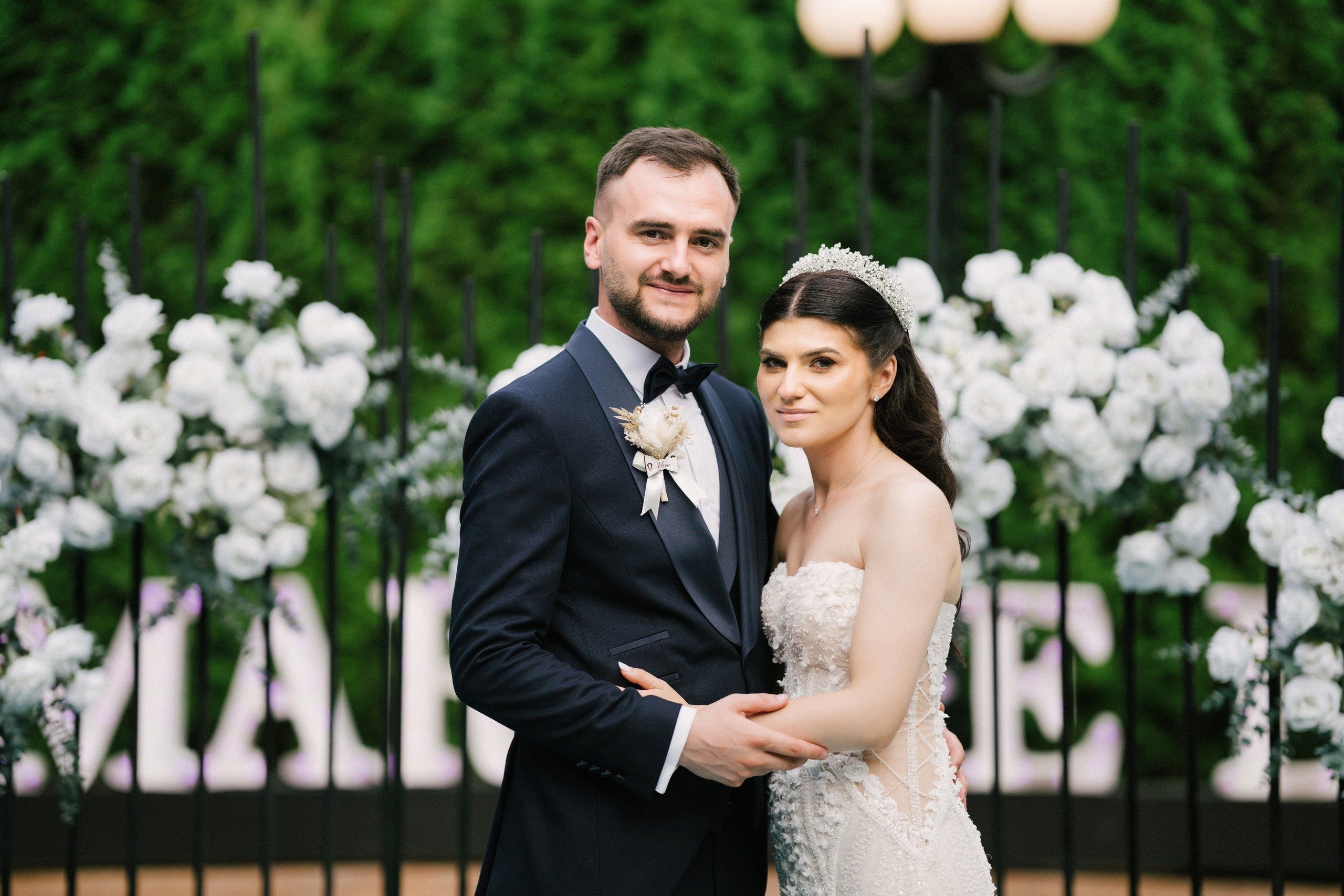1. Mireasa Adriana în timpul pregătirilor de nuntă în Tudora Botoșani2. Costumul mirelui Ionuț fotografiat artistic în ziua nunții3. Prietenii mirelui la tradițiile de nuntă în Tudora4. Bărbieritul mirelui în cadrul obiceiurilor tradiționale de nuntă5. Fotografii de familie la biserică în ziua nunții6. Portret de familie cu mirii și copilul lor la nunta din Botoșani7. Primul dans al mirilor la Mariage Dor Baisa Botoșani8. Decor elegant de nuntă la Mariage Dor Baisa9. Emoții și tradiții la nunta din Tudora județul Botoșani10. Fotograf profesionist de nuntă în Botoșani surprinzând momente autentice - otograf-nunta-botosanifotograf-evenimente-botosanifotograf-profesionist-botosanifotograf-nunta-tudoranunta-tudora-botosanisedinta-foto-nunta-botosanipoze-nunta-botosanifotografii-nunta-tudorafotograf-cununie-religioasa-botosanibiserica-sfintii-imparati-constantin-si-elena-tudoramariage-dor-baisa-botosanirestaurant-nunta-botosanidansul-mirilor-mariage-dorpregatiri-mire-botosanipregatiri-mireasa-botosanitraditii-nunta-moldovaobiceiuri-nunta-tudorafotograf-familie-nunta-botosaniportret-miri-botosanigalerie-foto-nunta-botosanialbum-foto-nunta-botosaninunta-eleganta-botosaninunta-cu-traditii-botosanifotograf-premium-nunta-botosaniservicii-foto-video-botosanipoveste-de-nunta-botosanifotograf-documentar-nuntafotograf-natural-emotionalmiri-ionut-si-adriananunta-autentica-tudora -otograf-nunta-botosanifotograf-nunta-tudoranunta-tudora-botosanifotograf-evenimente-botosanifotograf-profesionist-botosaniservicii-foto-video-botosanigalerie-foto-nunta-botosanialbum-foto-nunta-botosani - nunta-autentica-botosaninunta-cu-traditii-botosanipoveste-de-nunta-botosanifotografii-emotionante-nuntamomente-autentice-nuntafotografie-documentara-nuntafotograf-natural-nunta- pregatiri-miri-tudorabiserica-tudora-botosanicununie-religioasa-tudoramariage-dor-baisa-botosanipetrecere-nunta-botosanivalsul-mirilor-botosani - alino-foto-studio-botosaniionut-si-adriana-nunta-tudorafotograf-alin-chirila-botosani