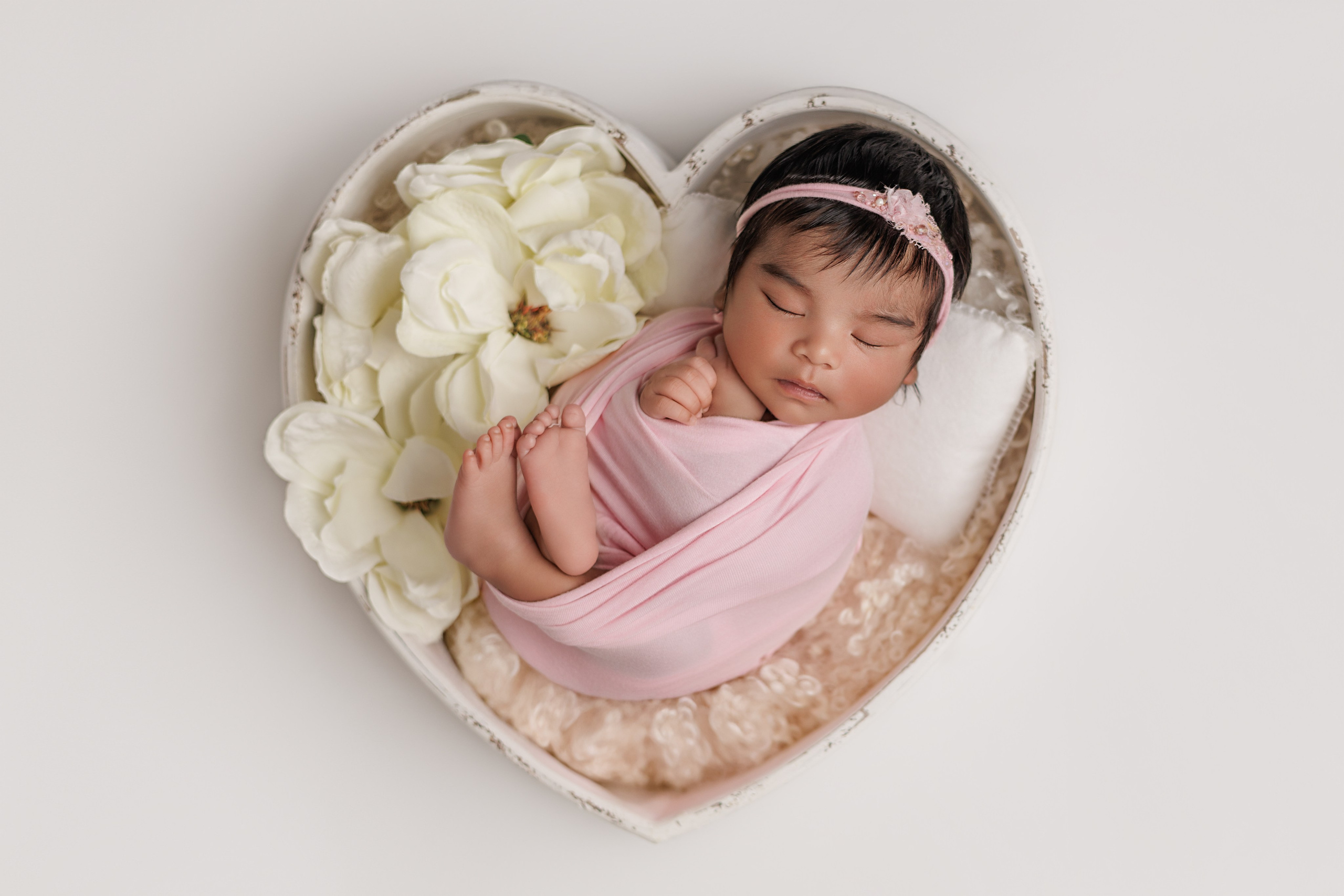 Newborn Classic. Mary Newborn Photo