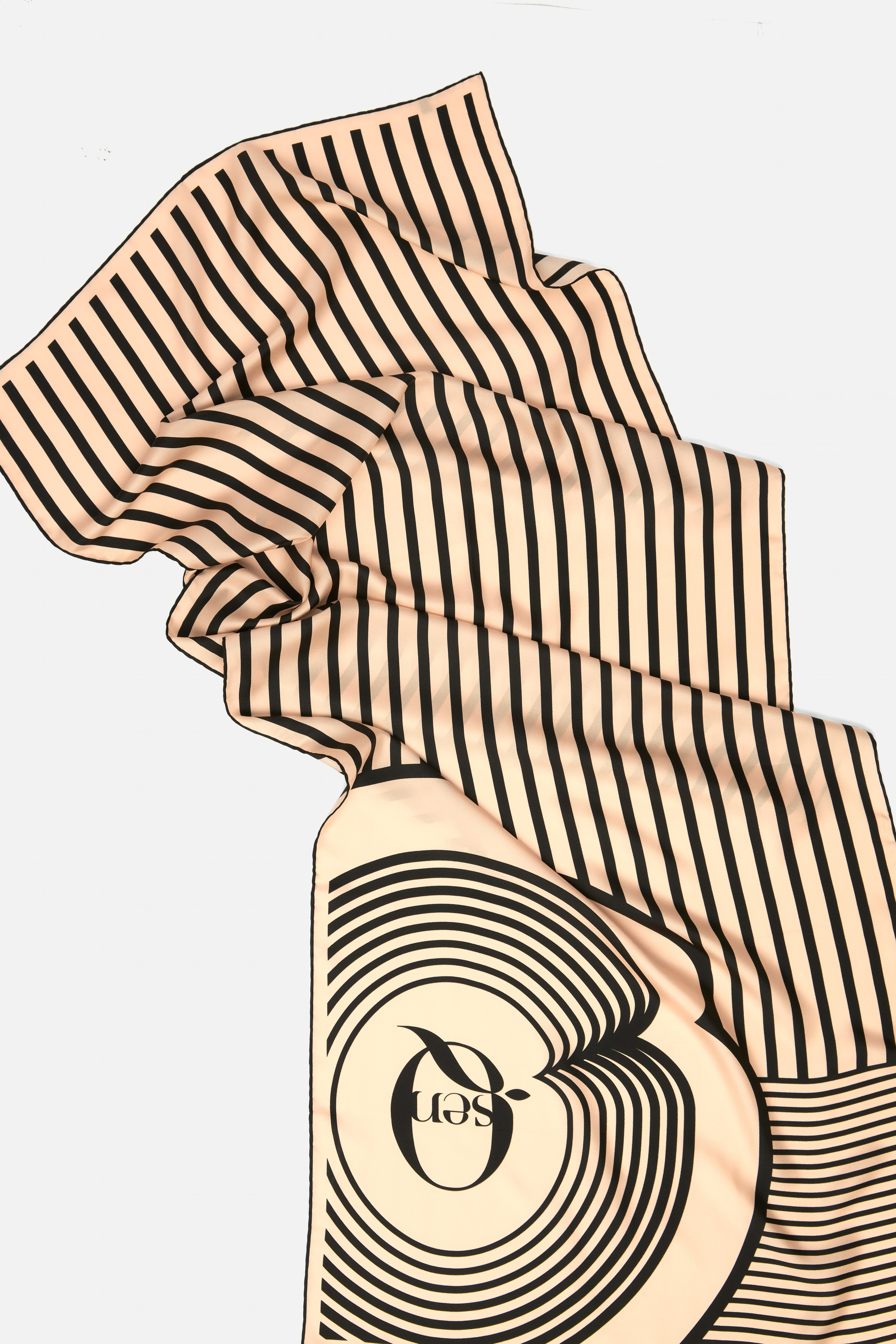 Головные уборы. Предметная фотосъемка в Алматы. Студия фото и видео съемки товаров