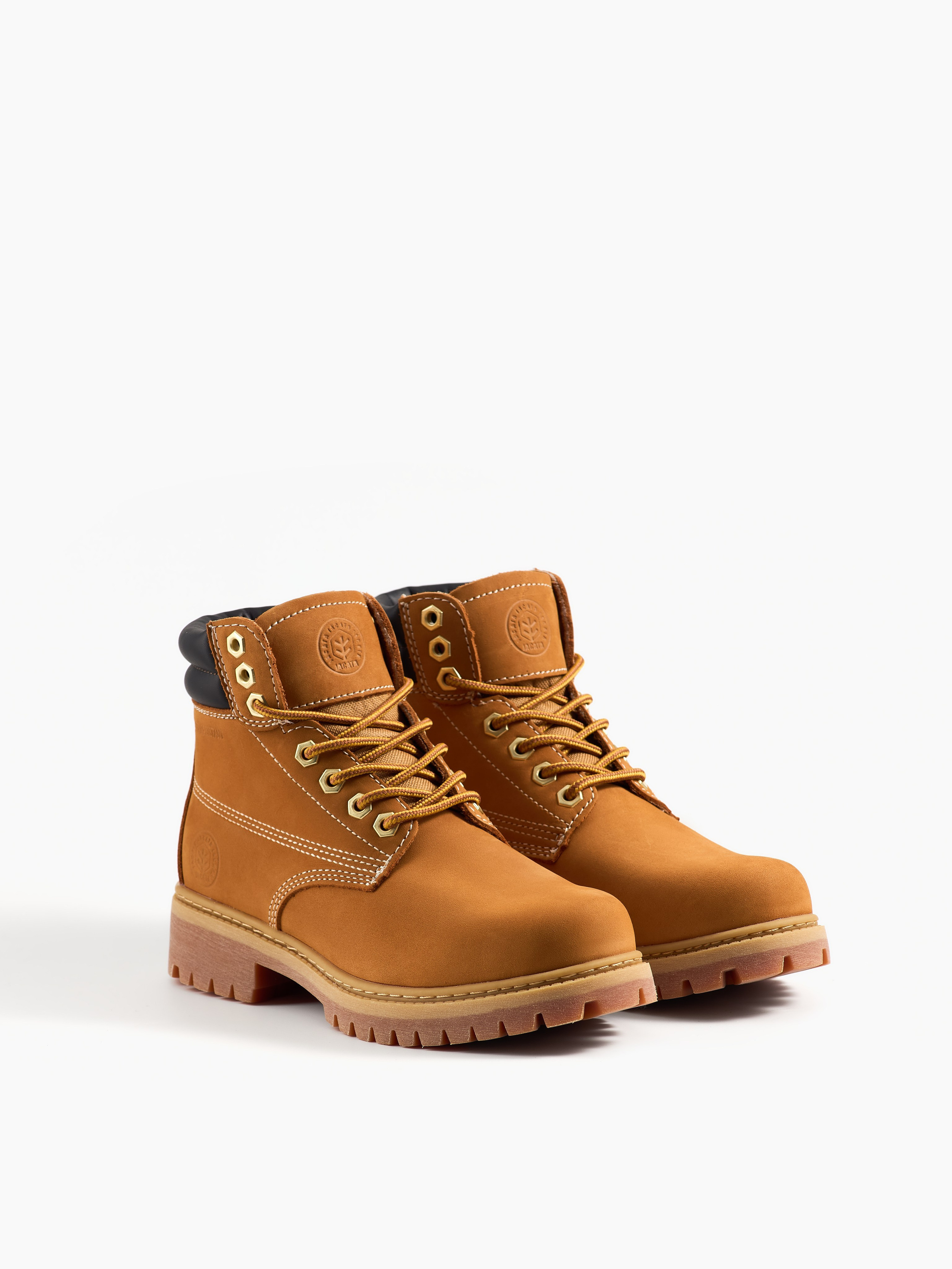 Съёмка обуви. Предметная фотосъемка в Алматы. Студия фото и видео съемки товаров