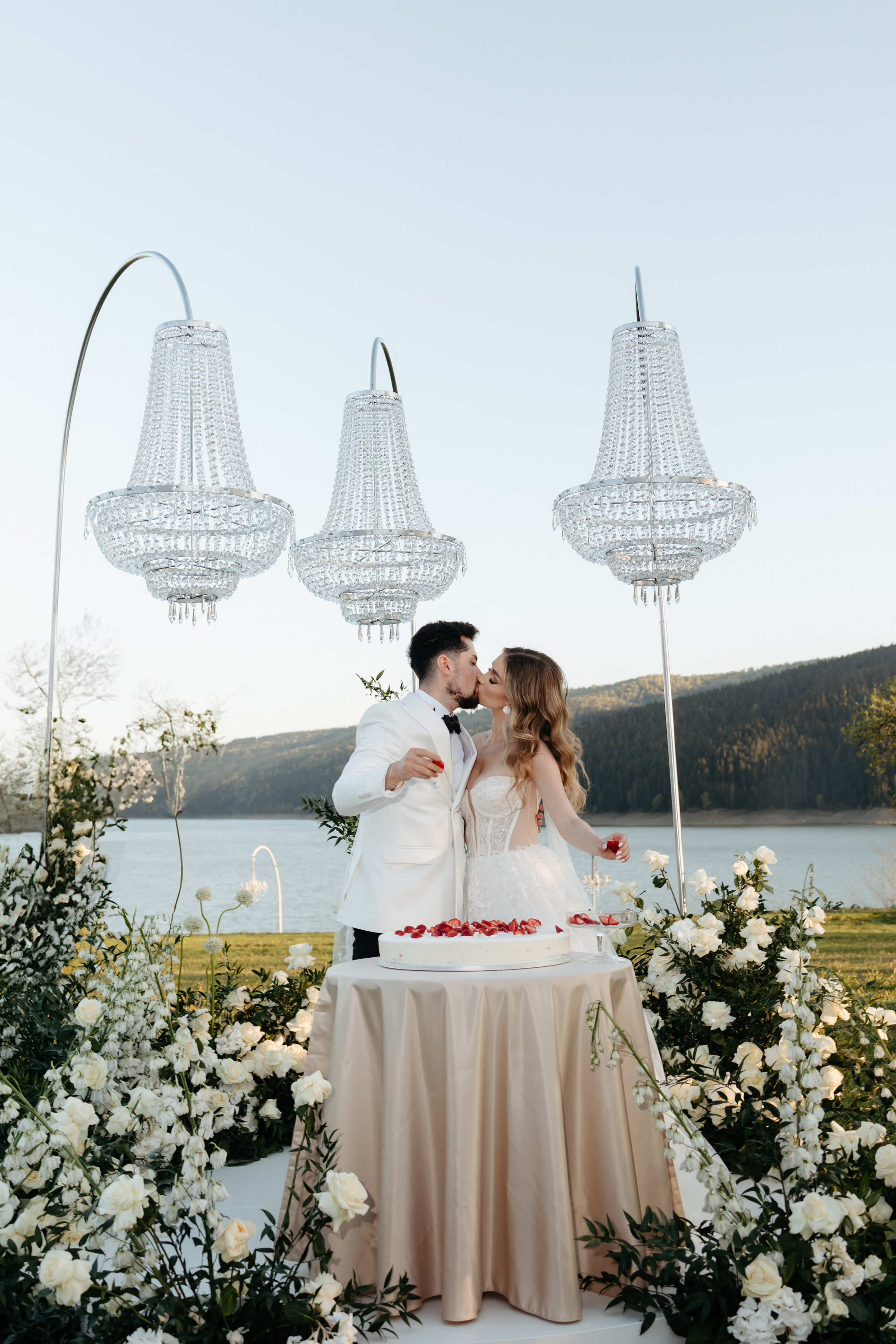 PORTFOLIO. Wedding Photographer Editorial Storytelling Cluj, Romania & Europe|Lore Photography