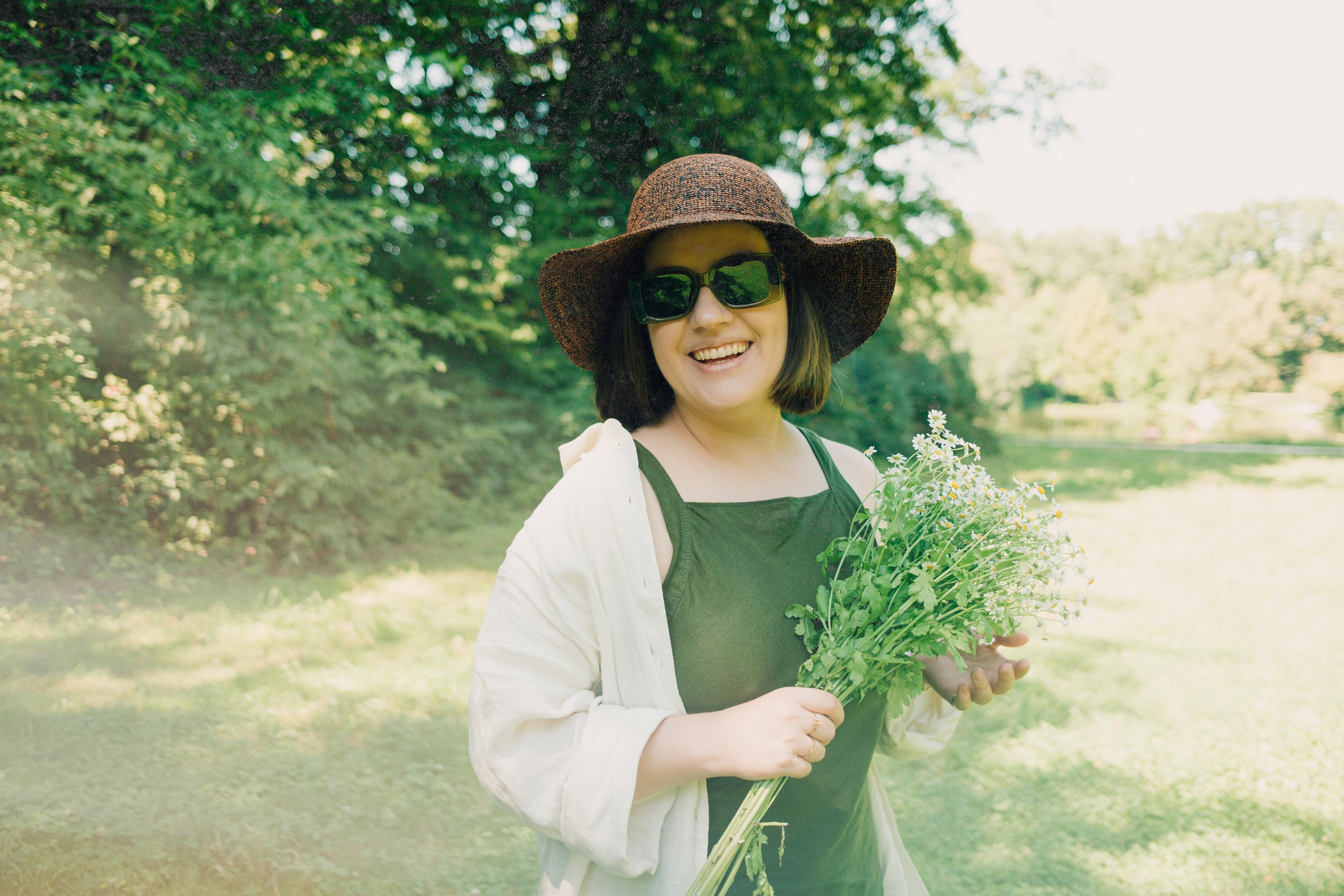 Girls Picnic on the lake. Professional Photographer in Berlin — Portraits, Love Story, Events, F