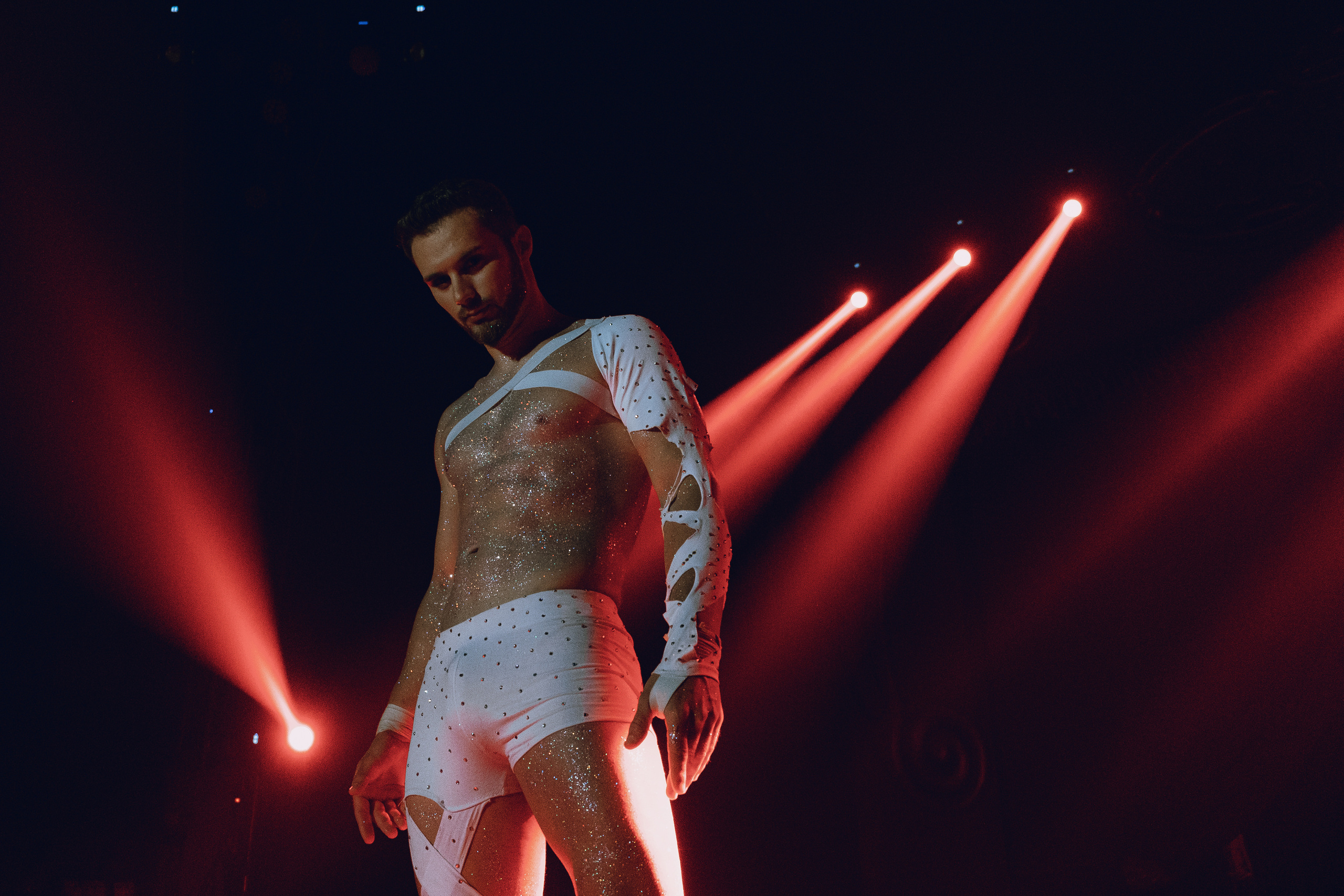 Фотосессия с братьями Castanheira: Креативные портреты с артистами Circo Quiros в Торревьехе