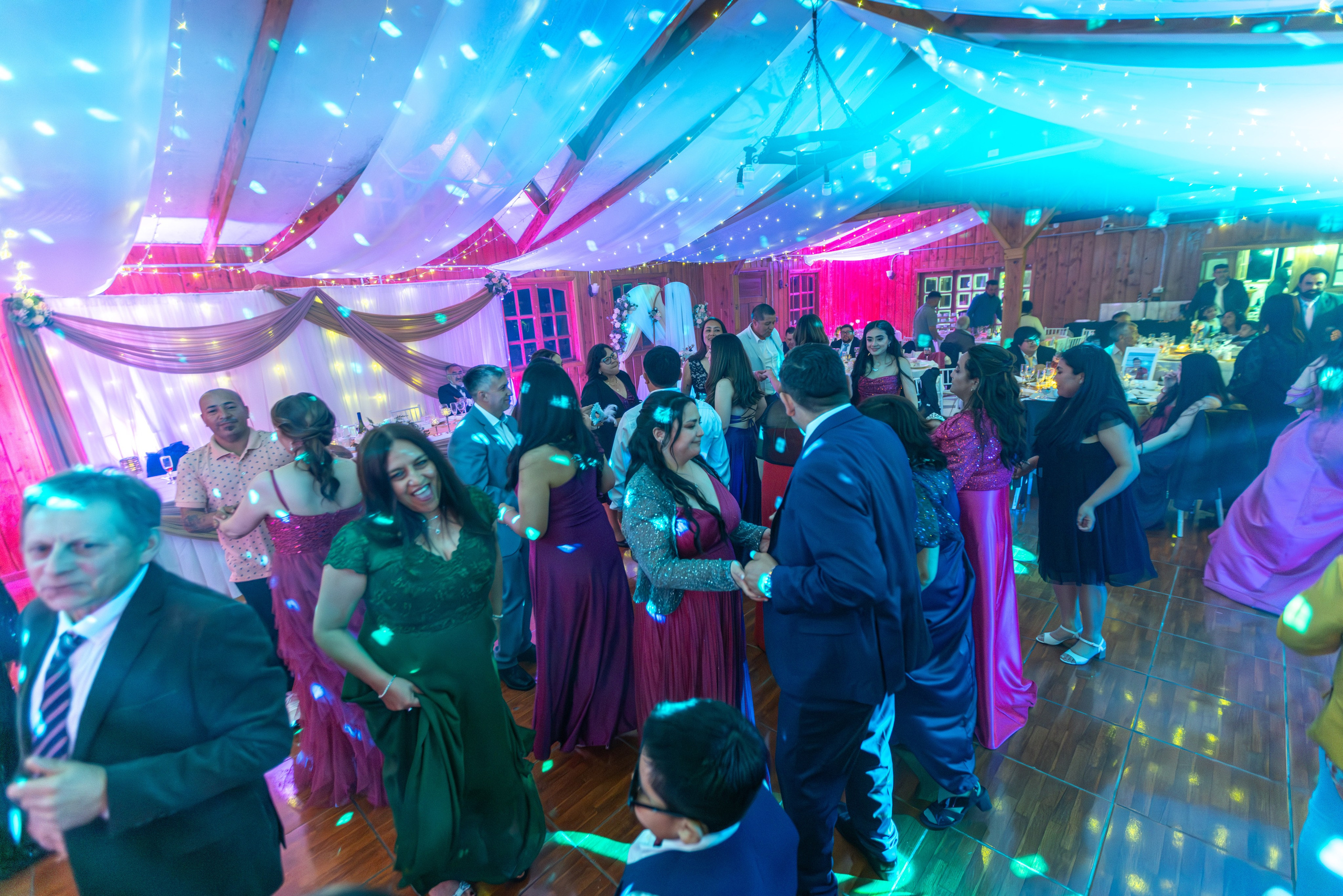 Elizabeth & Luis. Dinka & Emilio - El arte de preservar lo que no se repite