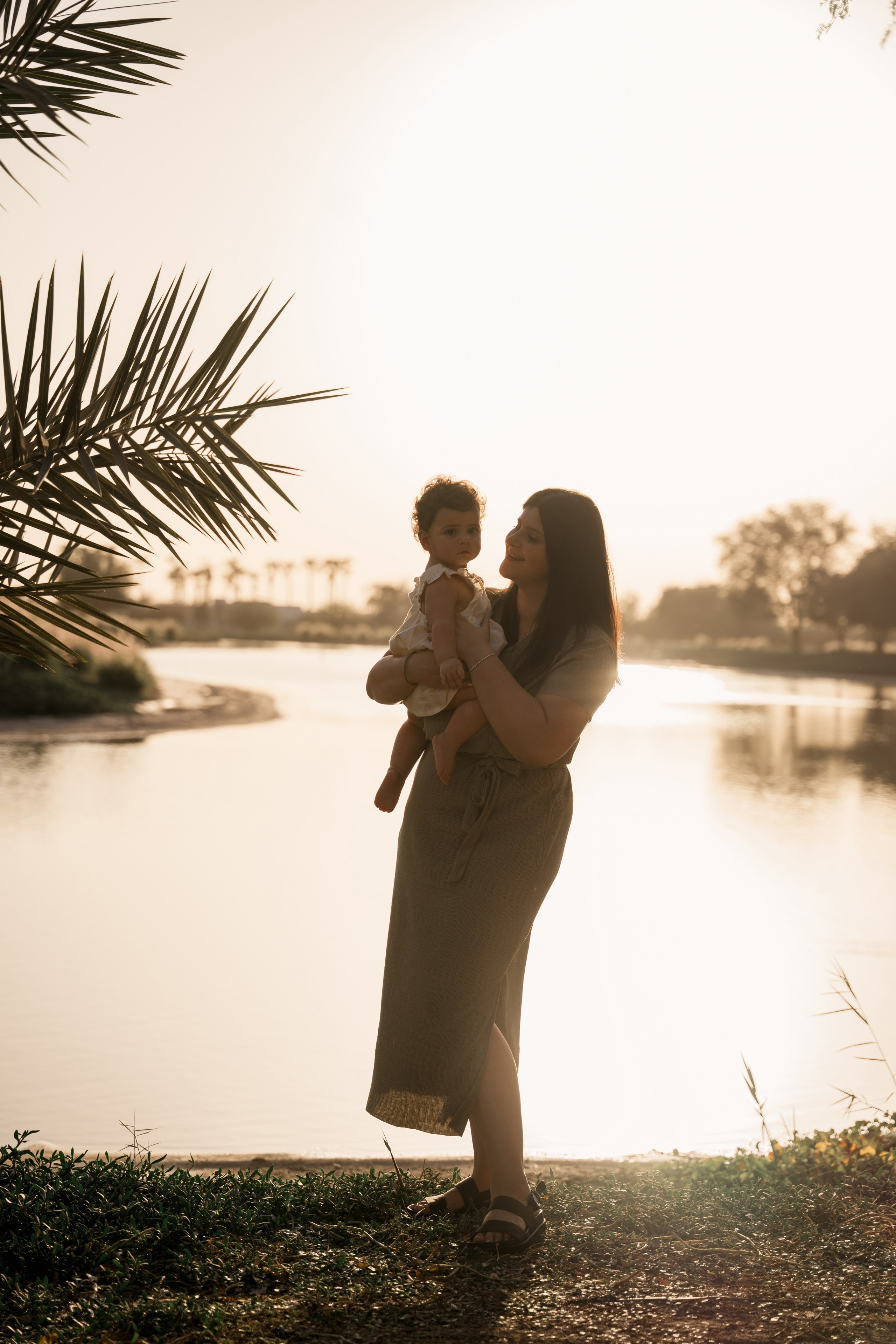 Family fun and cake crush. Angela Iakovleva — Family Photographer in Dubai