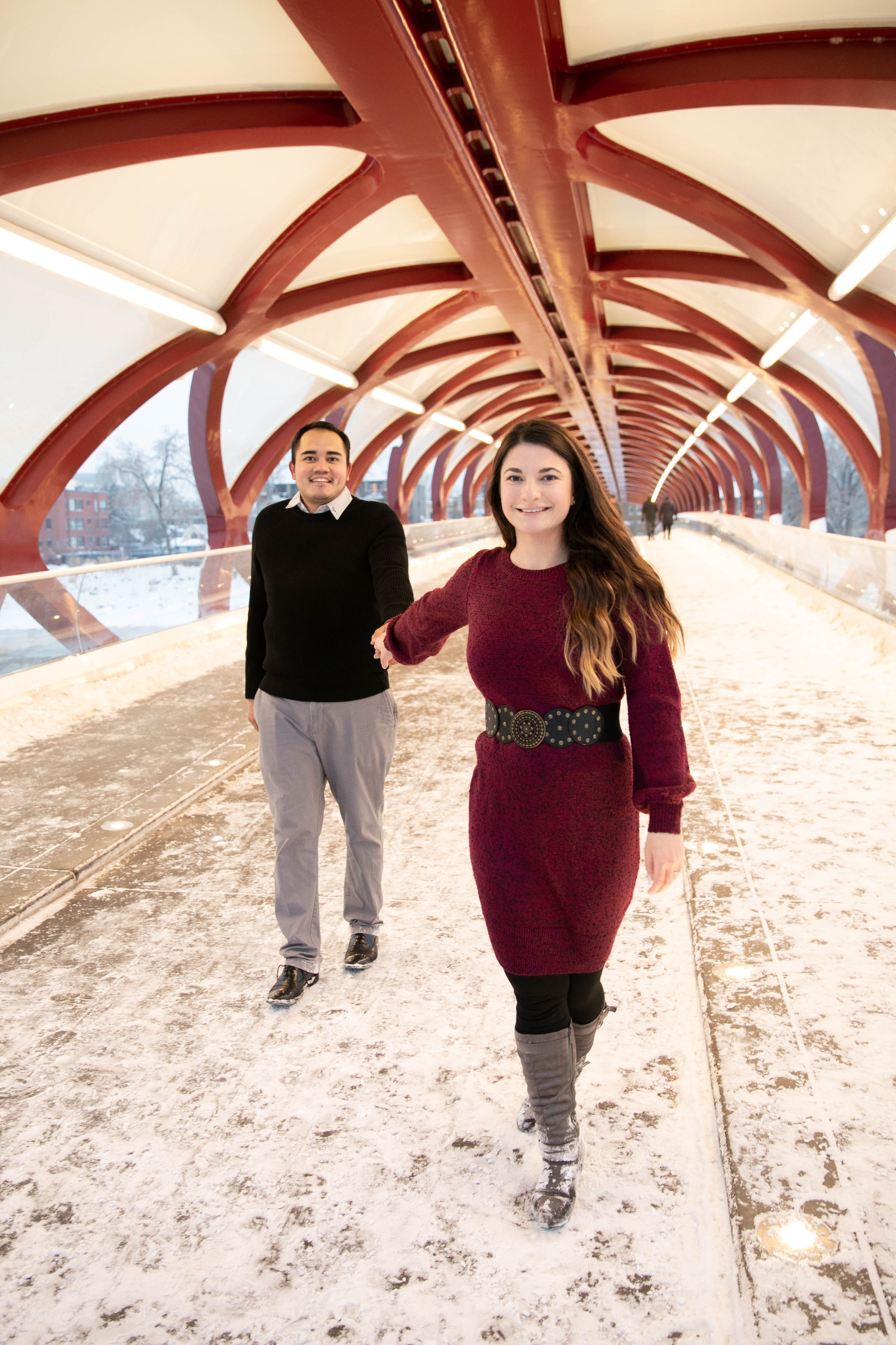 Iván & Andrada — Princes Island Engagement. Fotografía accesible en Calgary
