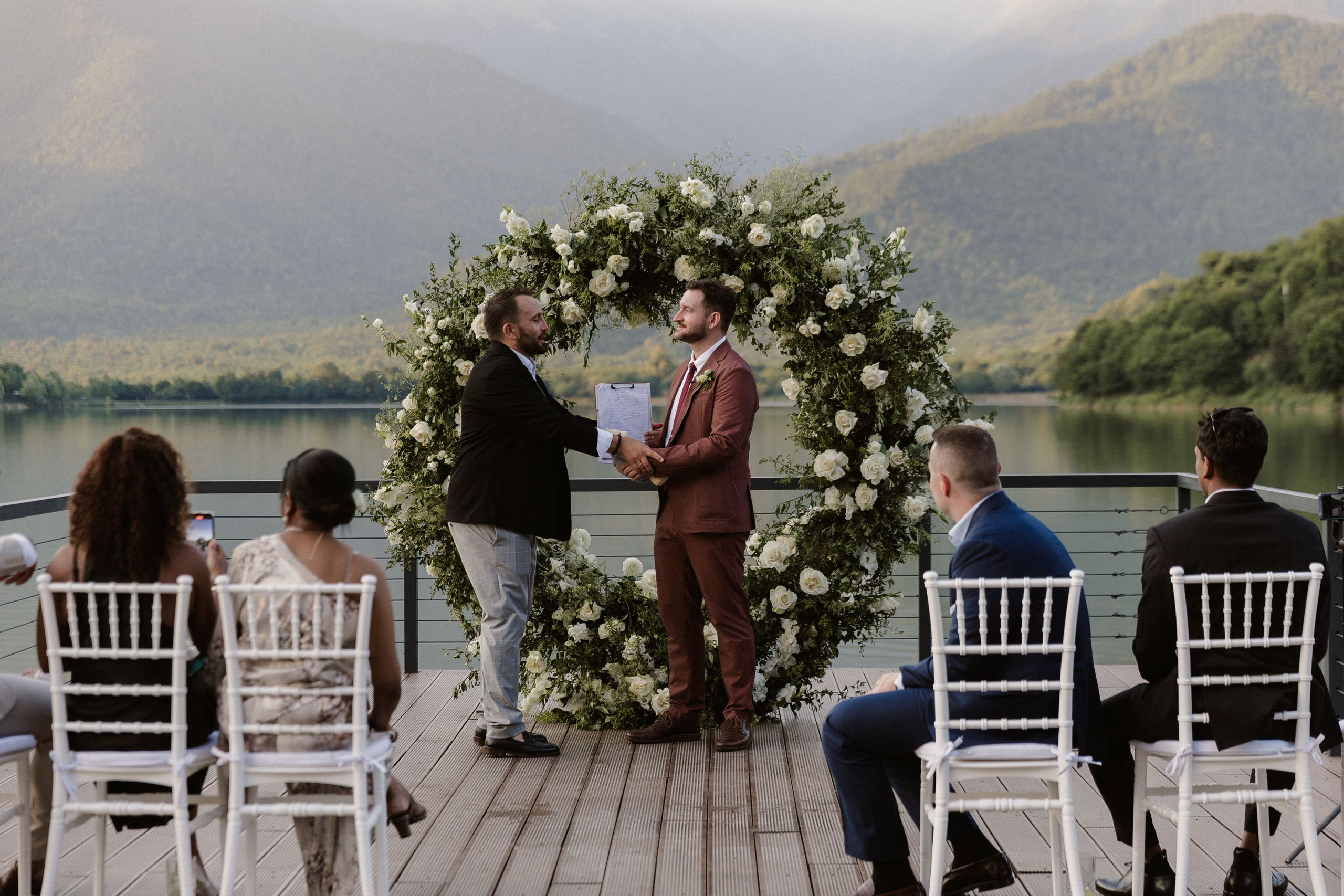 Thesakaya and Kevin. Photographer Anna Nazarenko