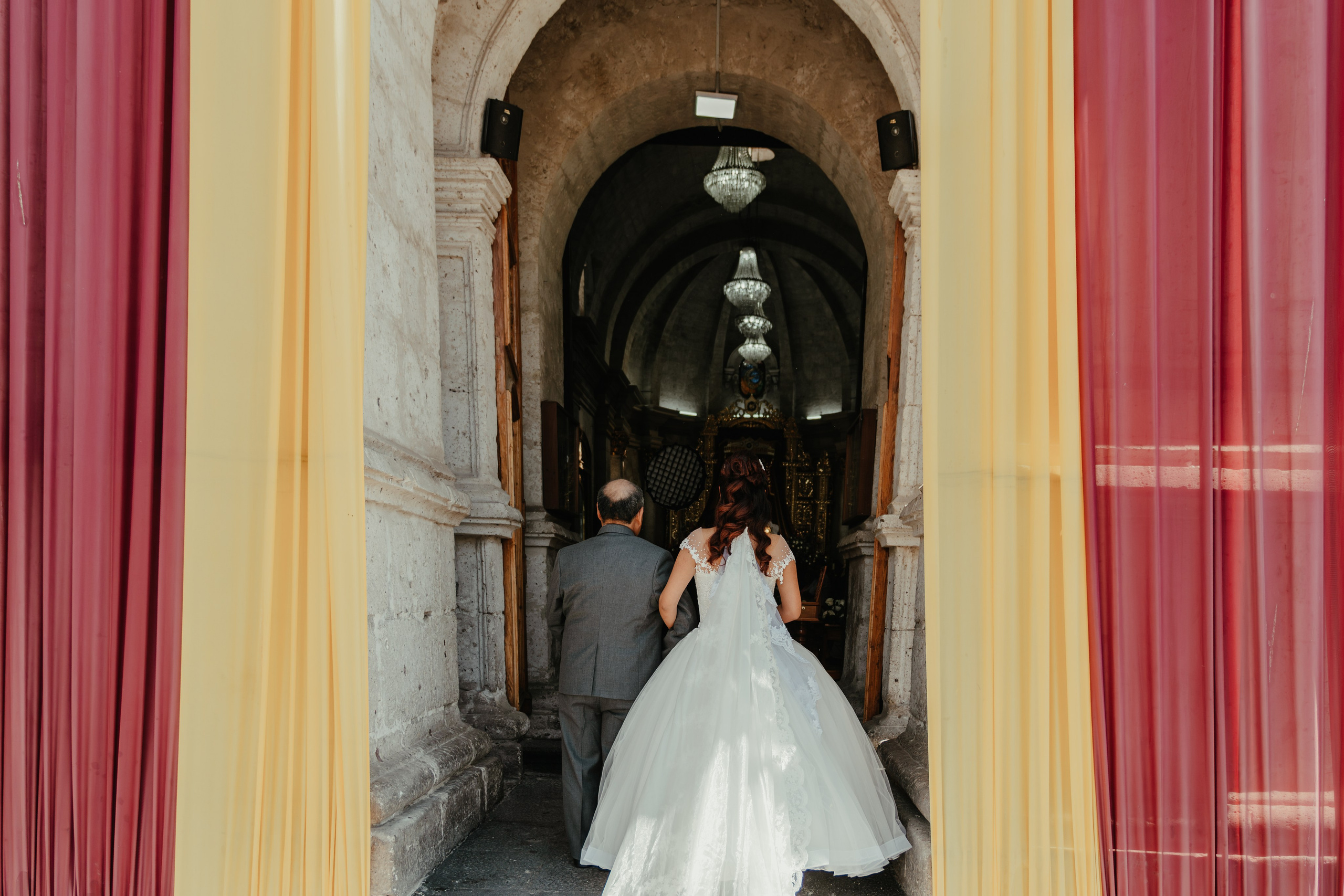 VANESSA + FRANKLIN BODA RELIGIOSA. Studio KVTA | Fotografía y Video de Bodas en Arequipa
