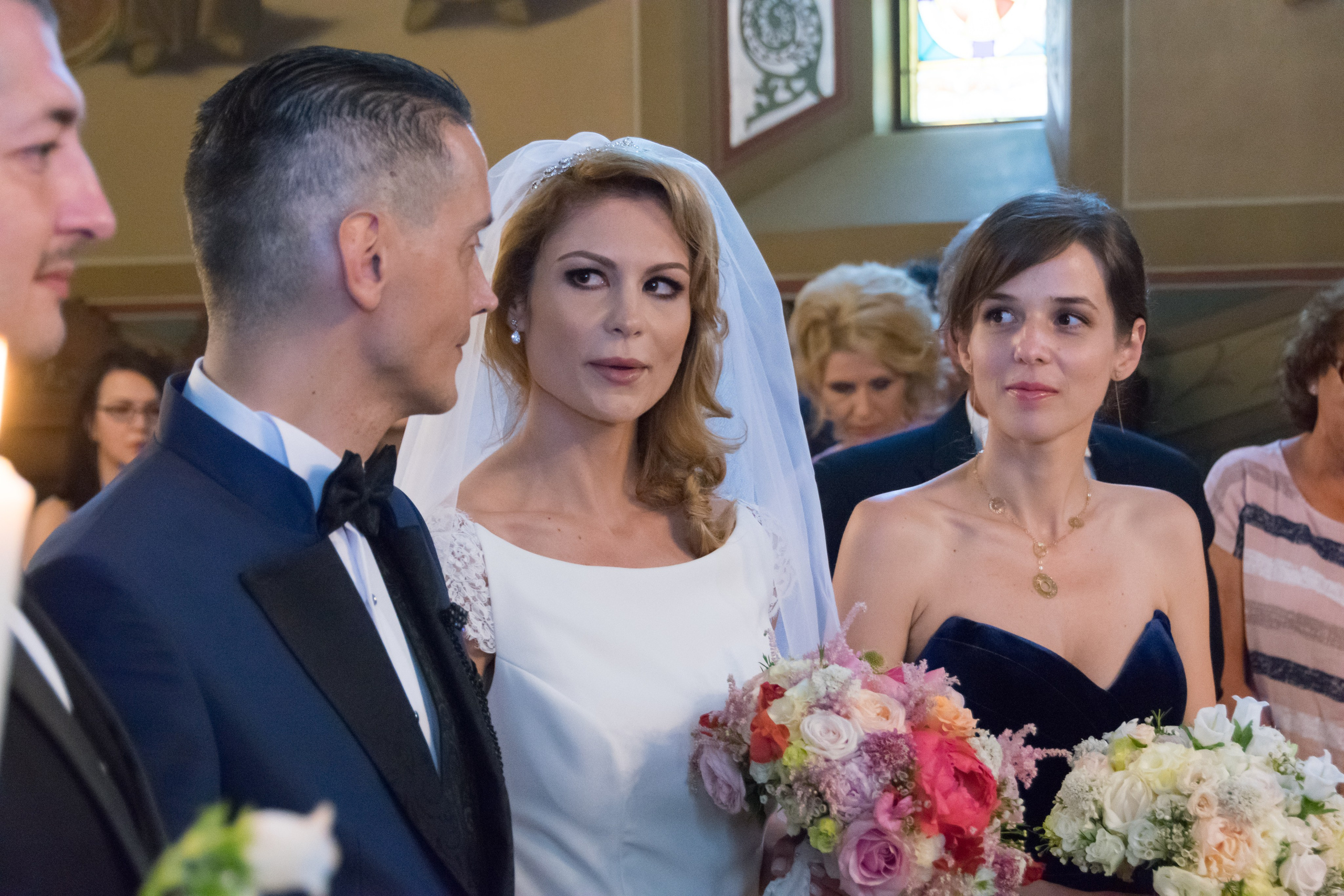 Wedding photos, Bucharest wedding photographer, church wedding photos, bride posing, customs, religious wedding photographer, church photo, professional wedding photography