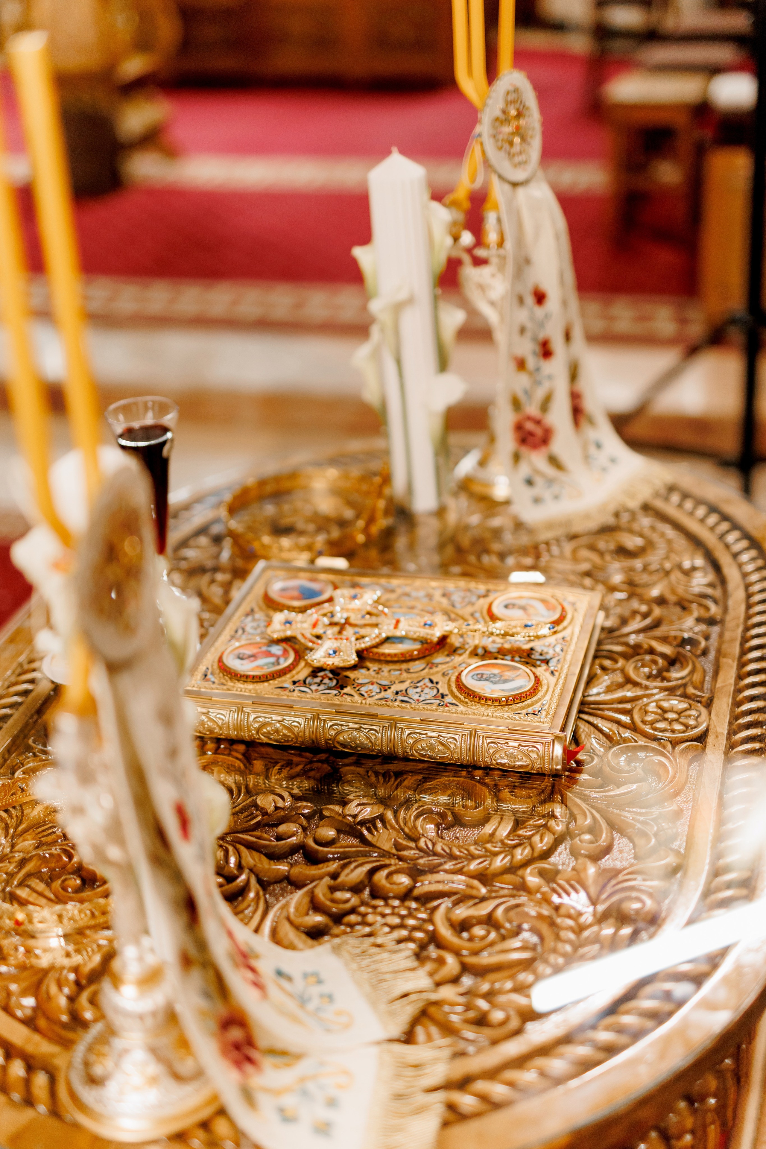 Maria & Vasile. Wedding Photographer, based in Iasi, Romania, but will travel all over the globe to make sure you look amazing in all your wedding photos