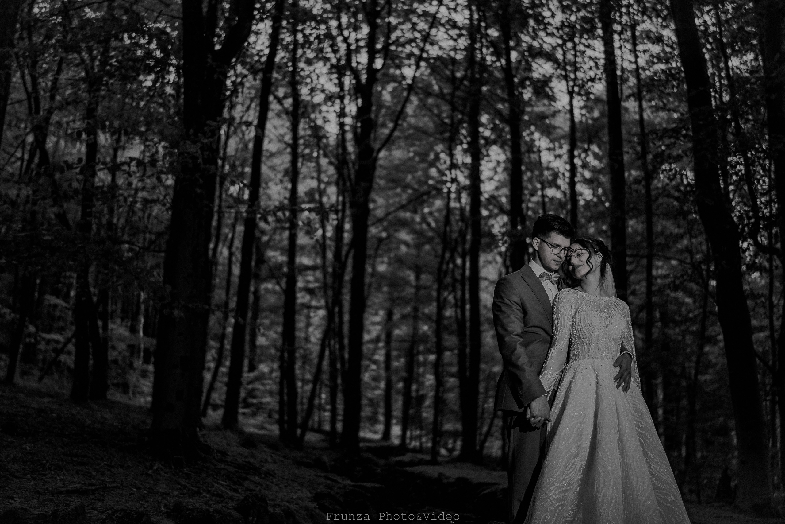 Diana & Cristian / Trash the dress. Foto / Video nunta Deva, Hunedoara