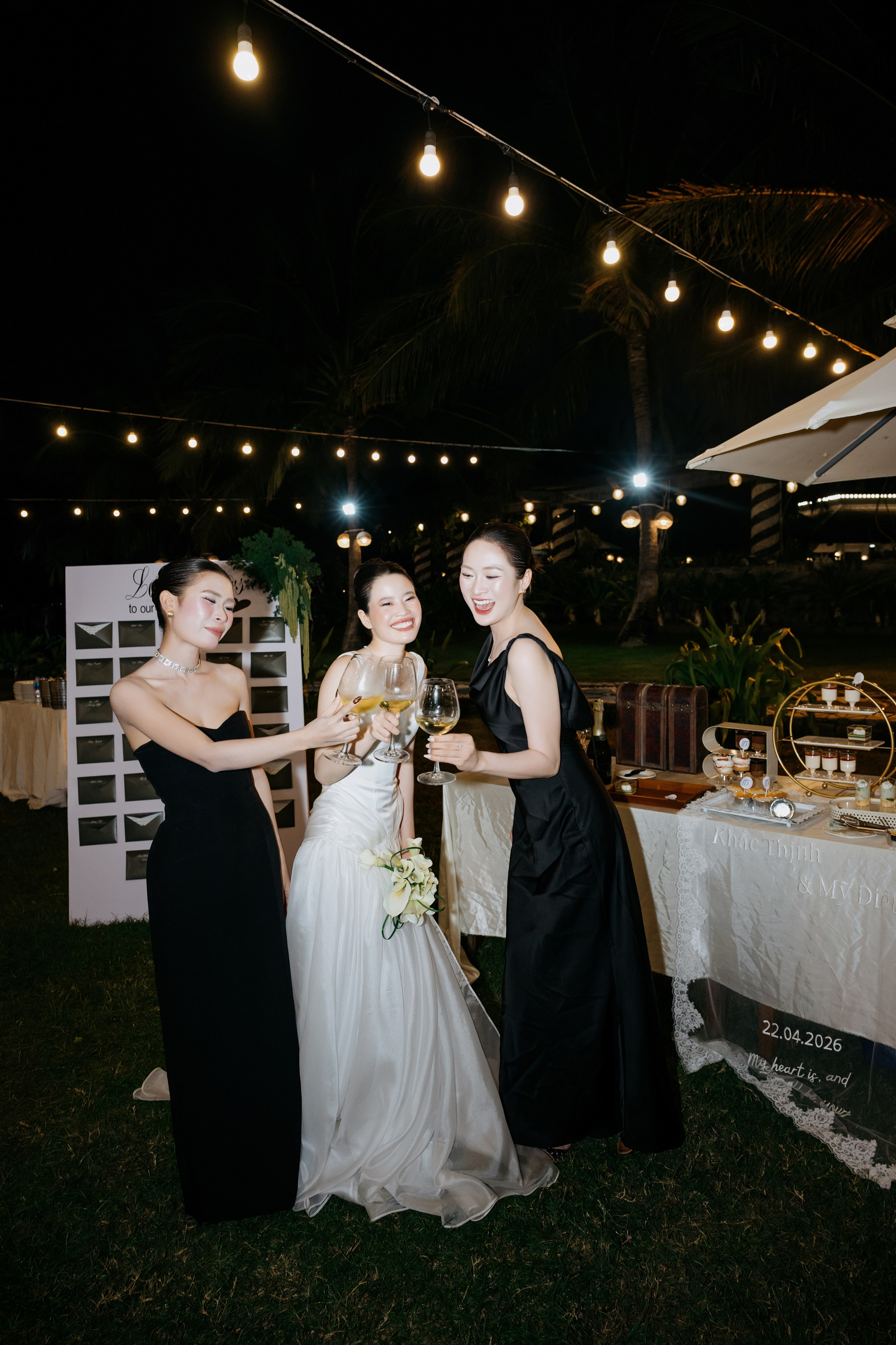 DIEU & THINH/Destination Wedding. Nhiếp ảnh gia đám cưới hàng đầu tại Thành Phố Hồ Chí Minh