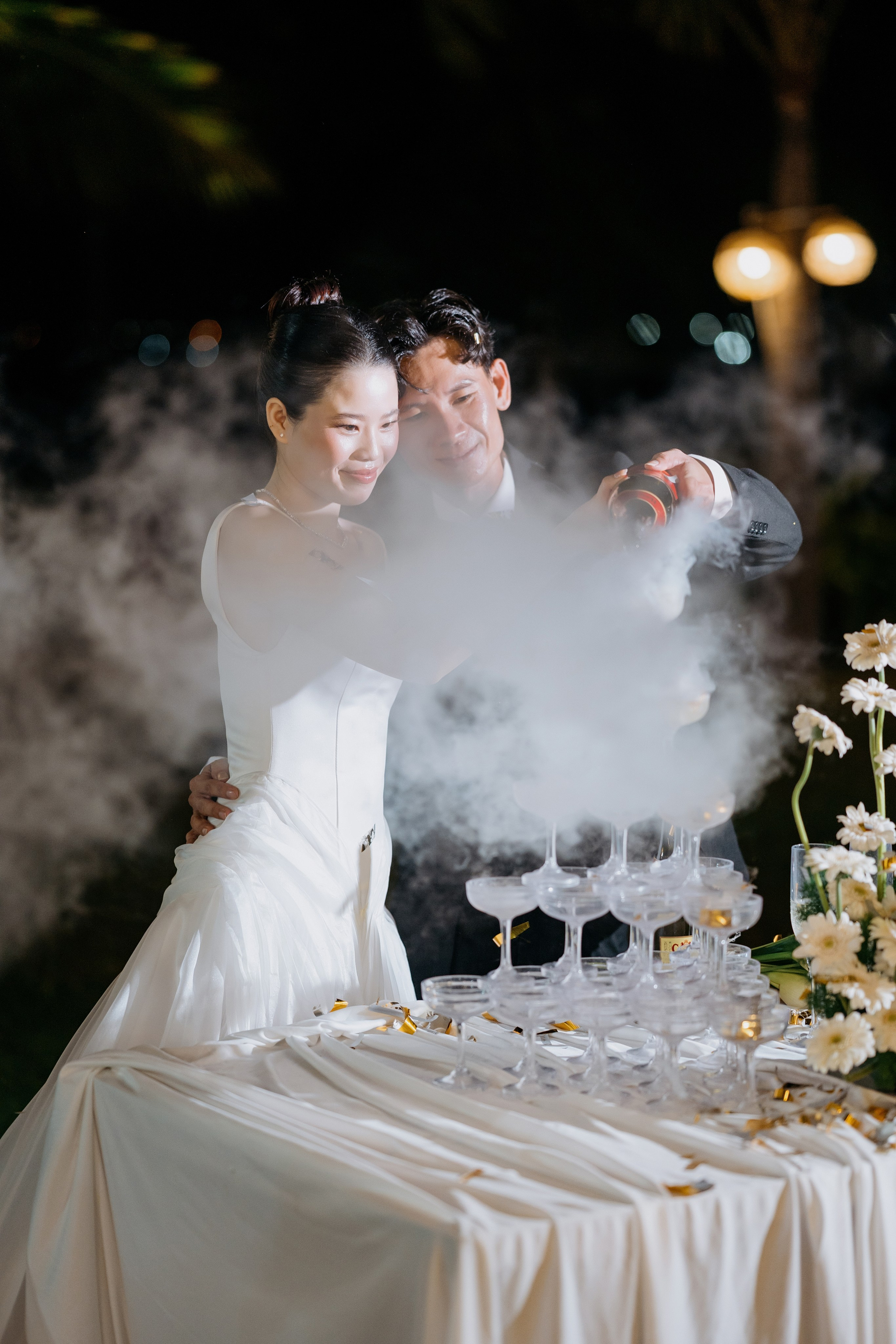 DIEU & THINH/Destination Wedding. Nhiếp ảnh gia đám cưới hàng đầu tại Thành Phố Hồ Chí Minh