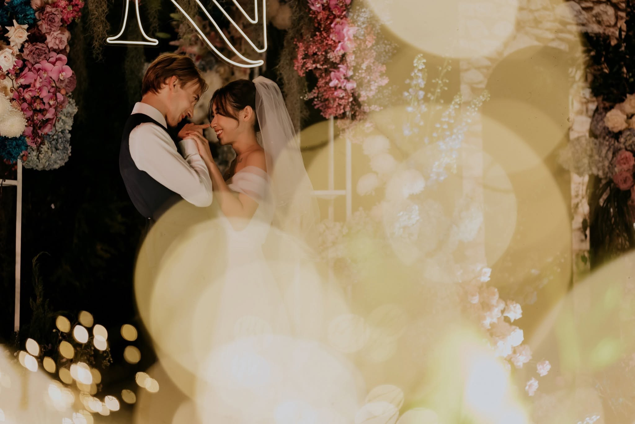 𝐊𝐞𝐥𝐥𝐢𝐞 & 𝐍𝐢𝐤𝐥𝐚𝐬 / Destination Wedding. Saigon Wedding Present | Art Beyond Moments