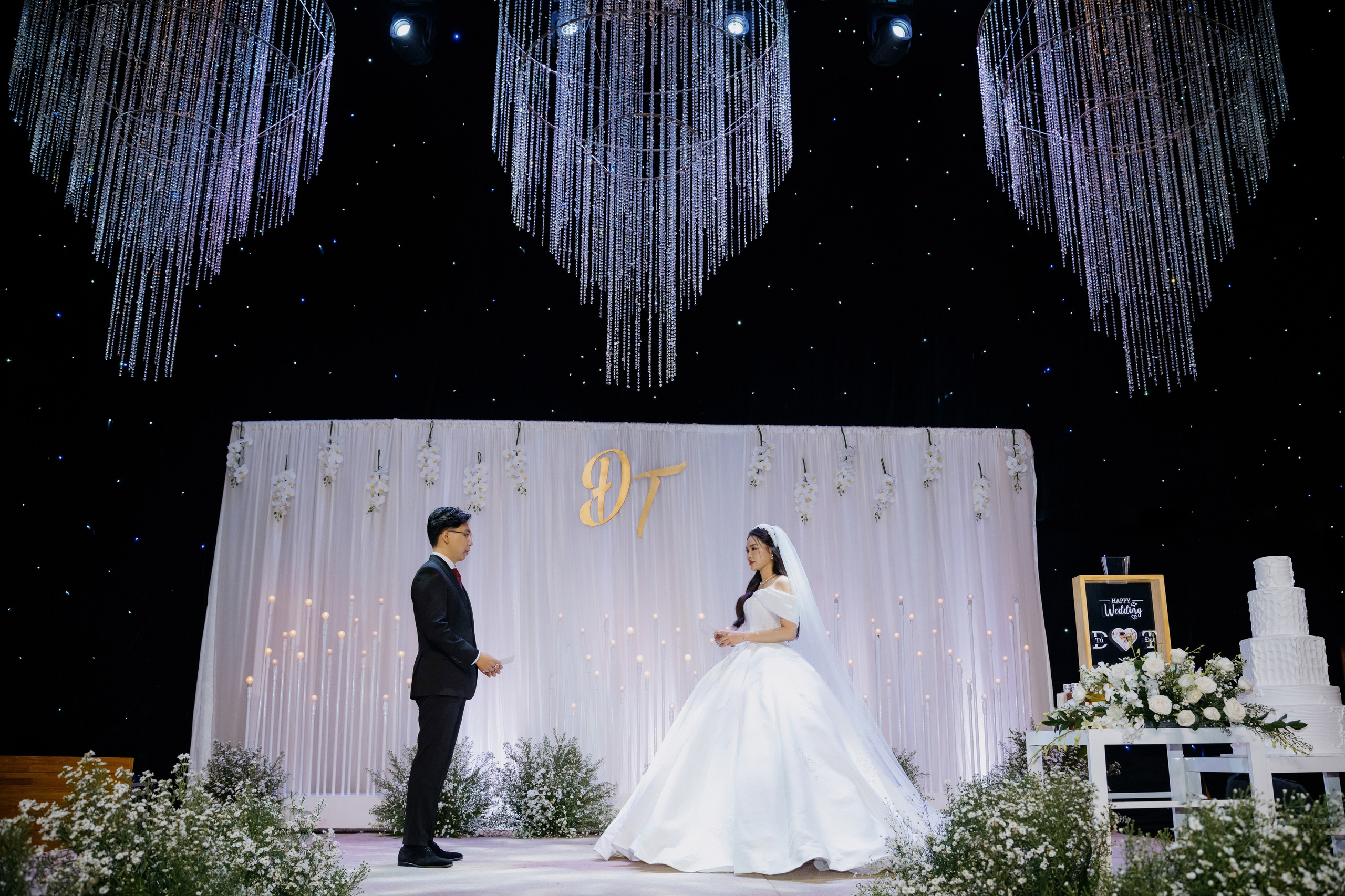 DAT & TU / Wedding Party. Saigon Wedding Present | Art Beyond Moments